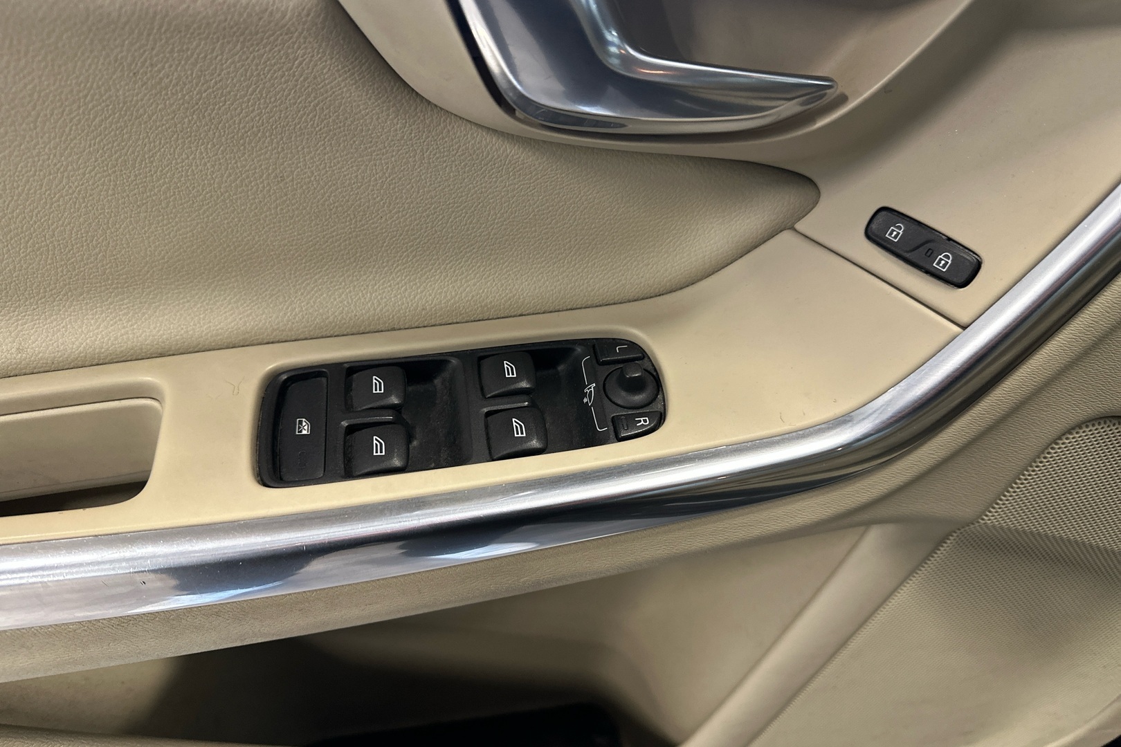 VOLVO V60 2012