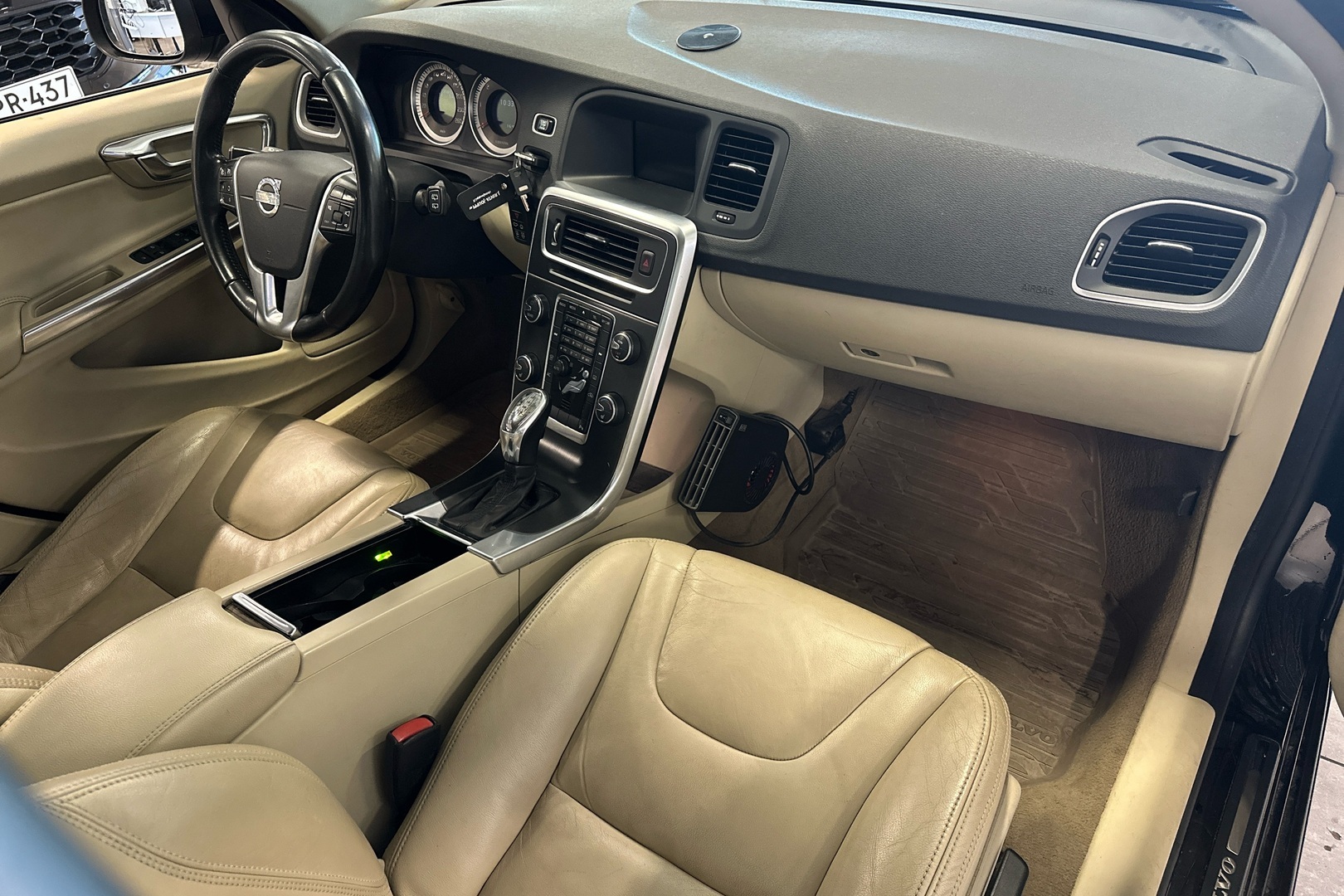 VOLVO V60 2012