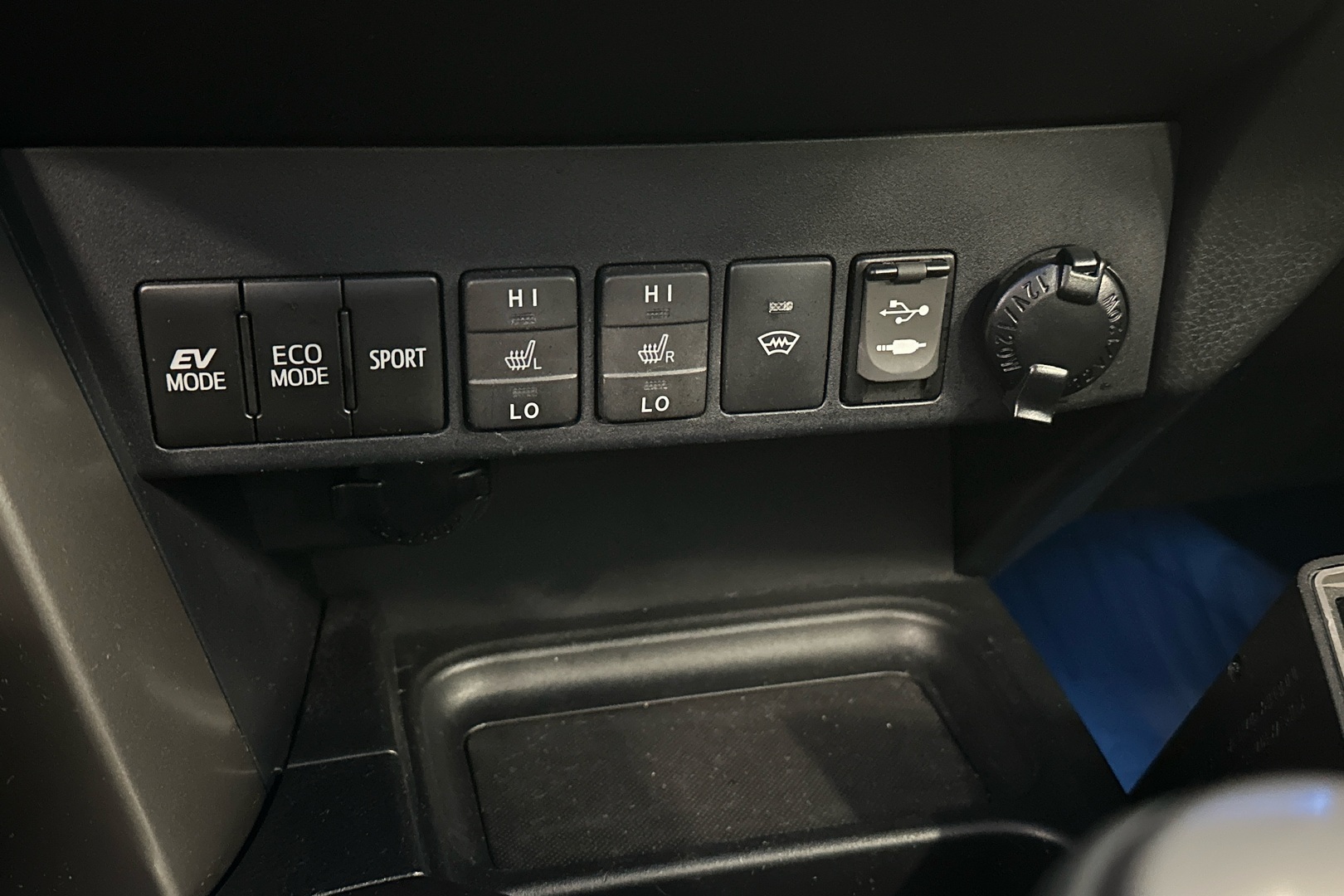 TOYOTA RAV4 2018