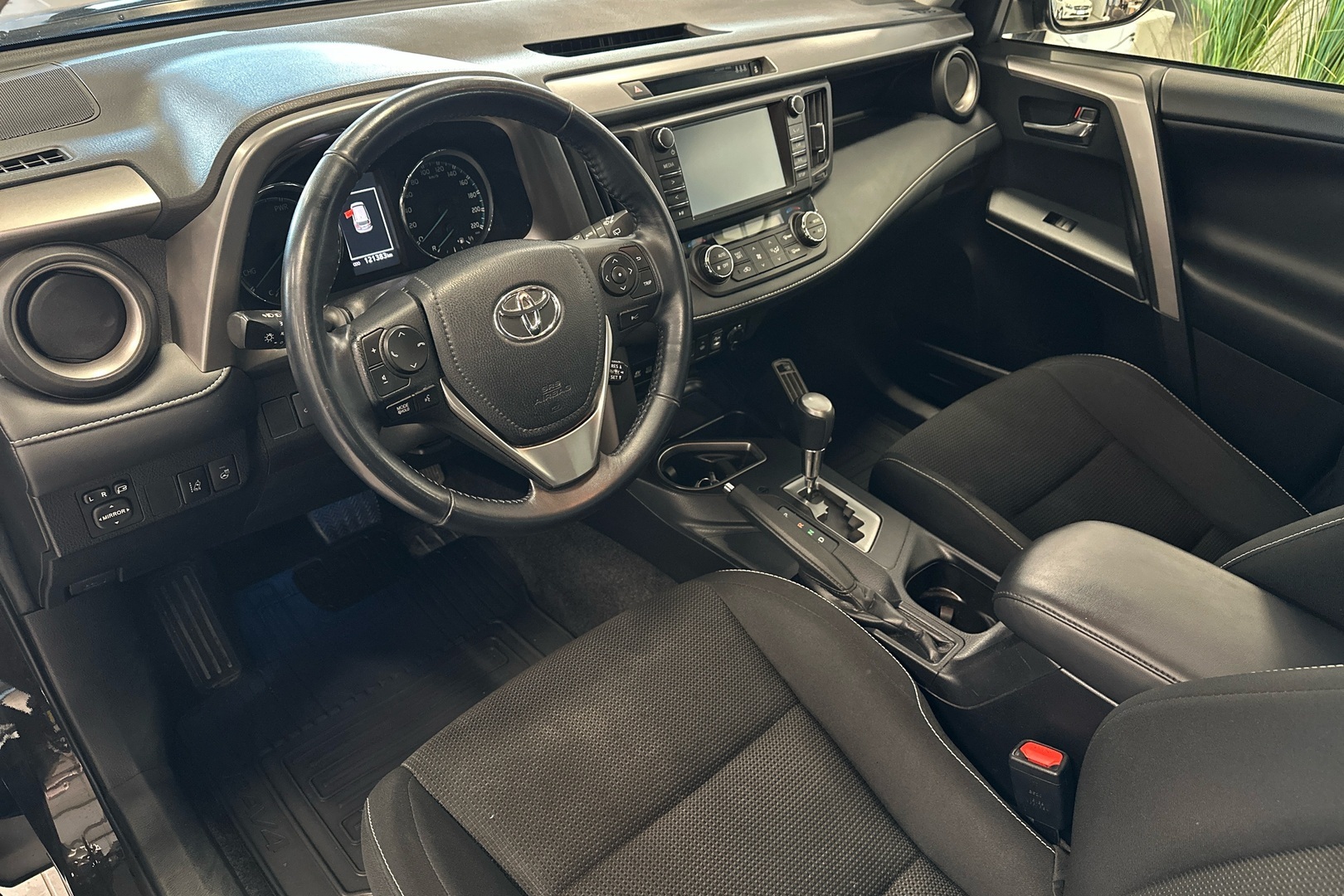 TOYOTA RAV4 2018
