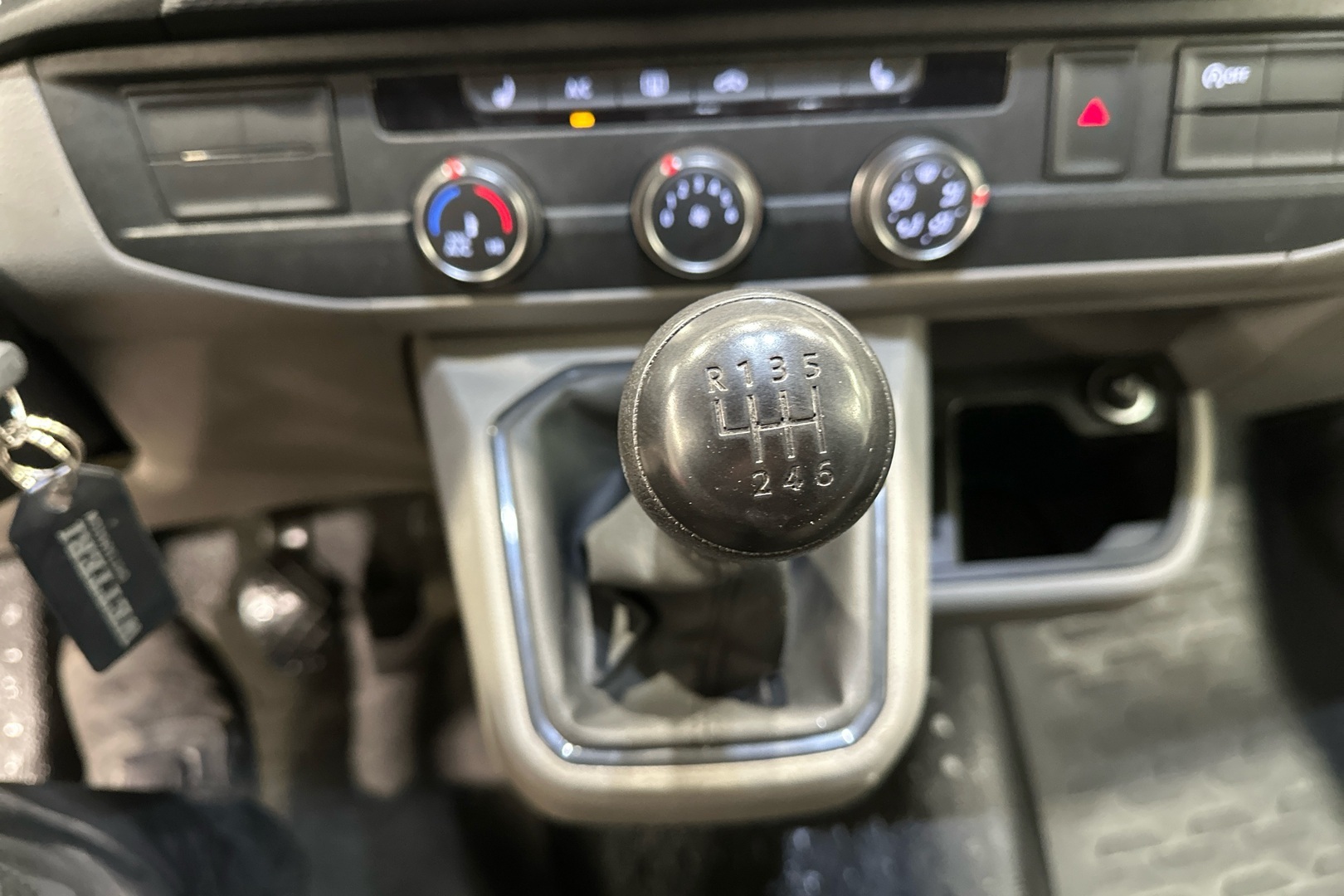 VOLKSWAGEN Transporter 2021