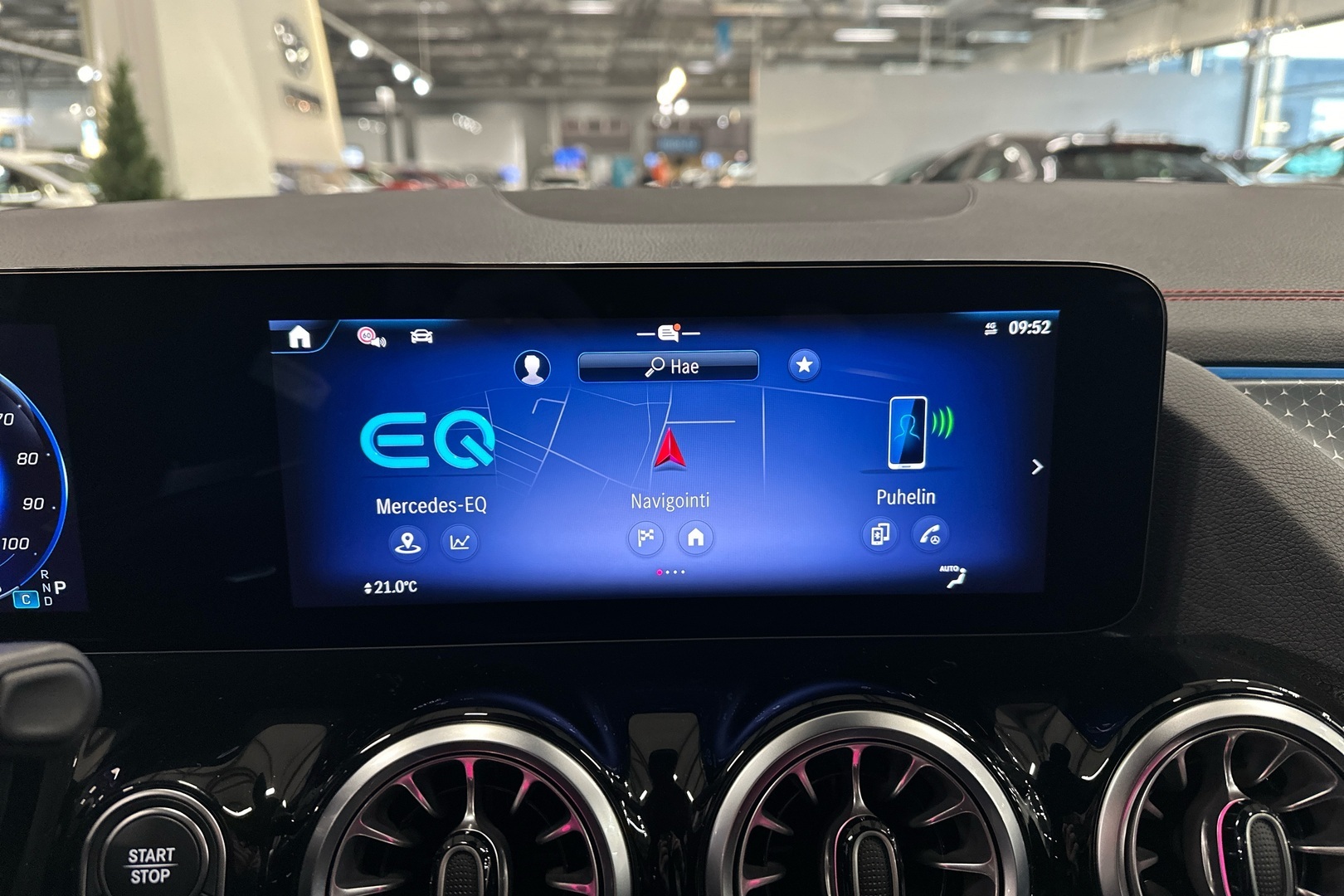 MERCEDES-BENZ EQA 2025