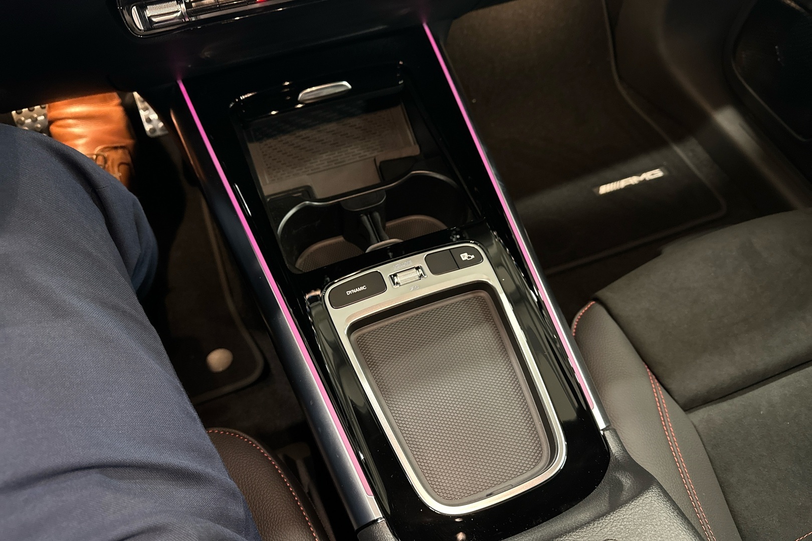 MERCEDES-BENZ EQA 2025