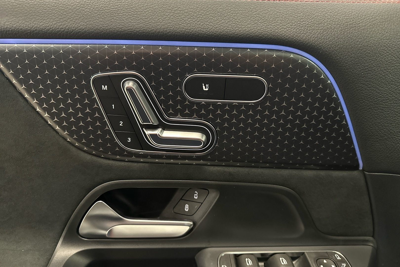 MERCEDES-BENZ EQA 2025