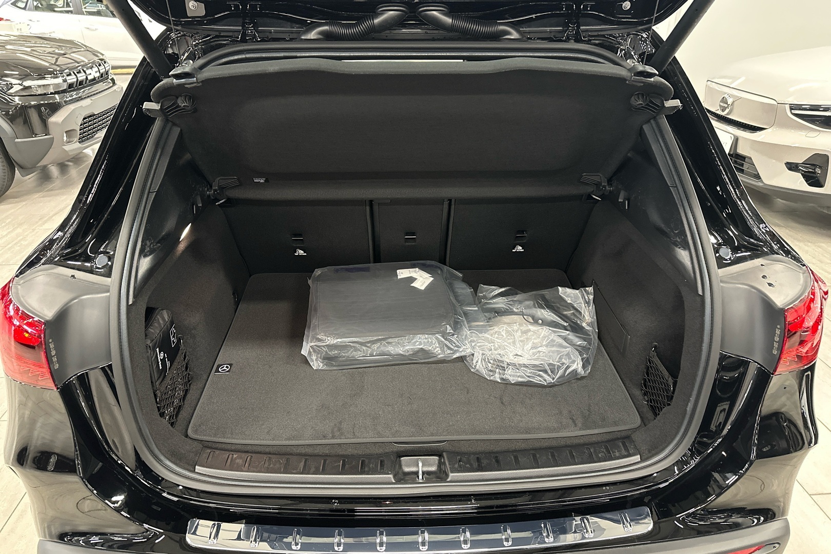 MERCEDES-BENZ EQA 2025