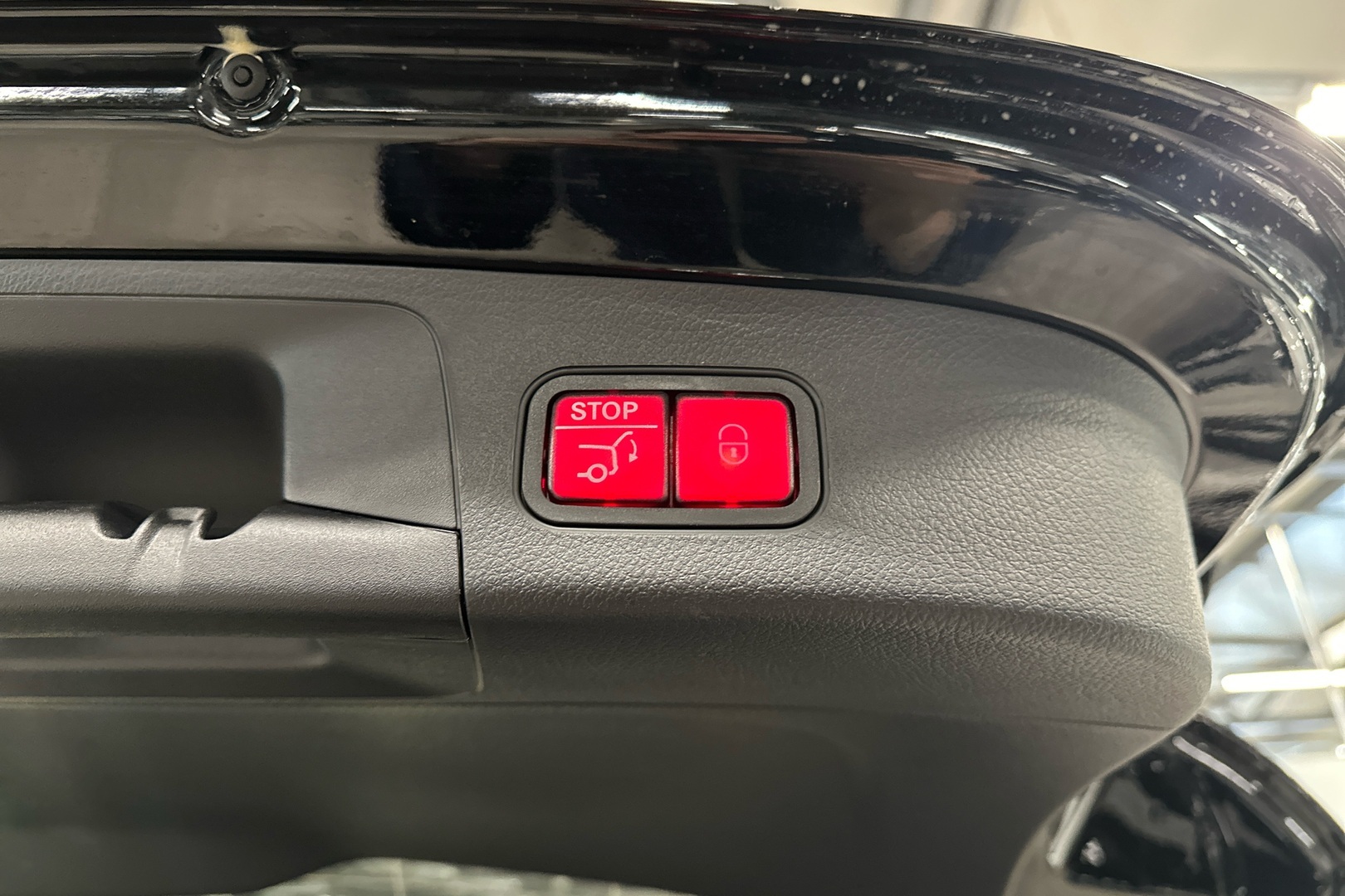 MERCEDES-BENZ EQA 2025