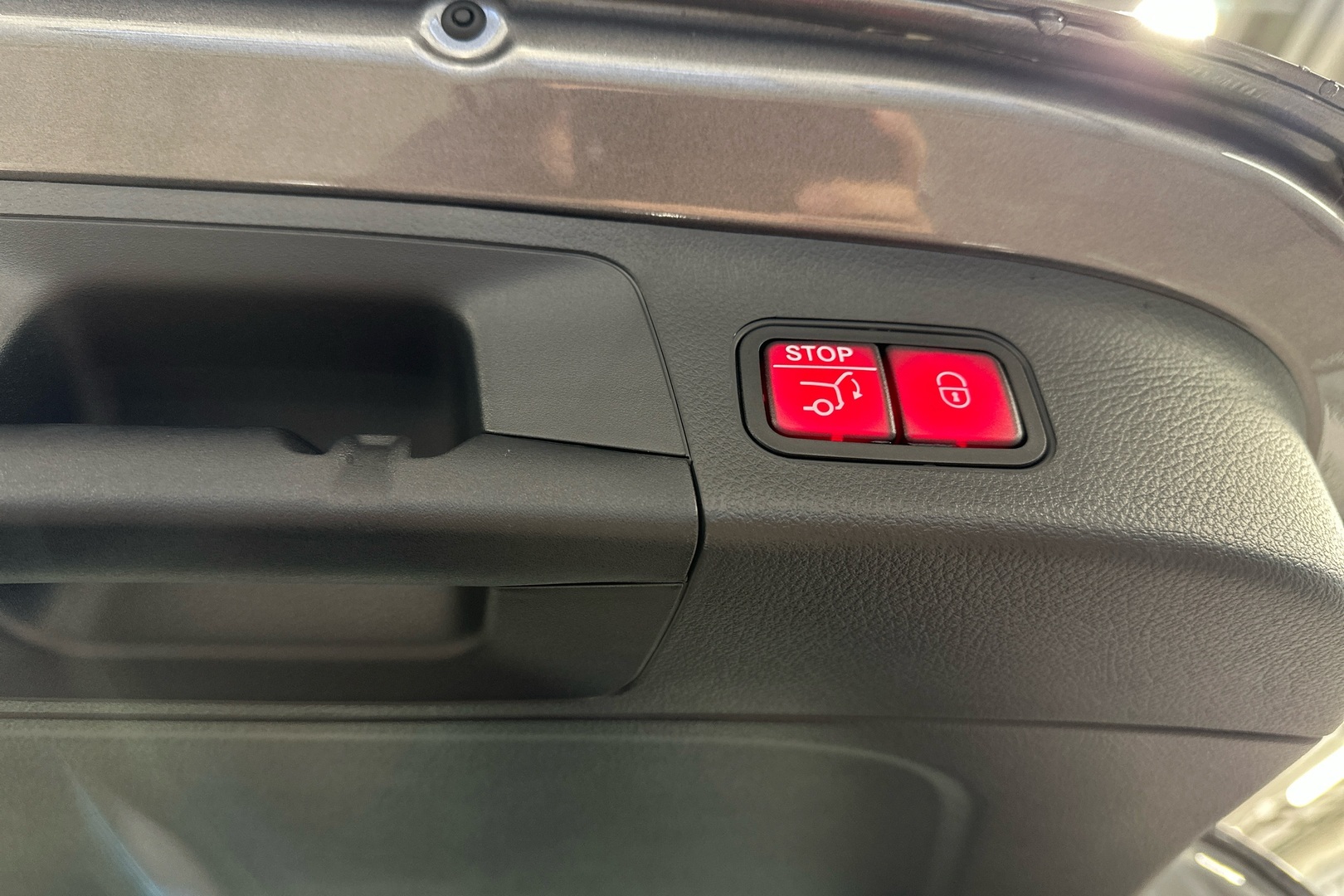 MERCEDES-BENZ EQA 2025