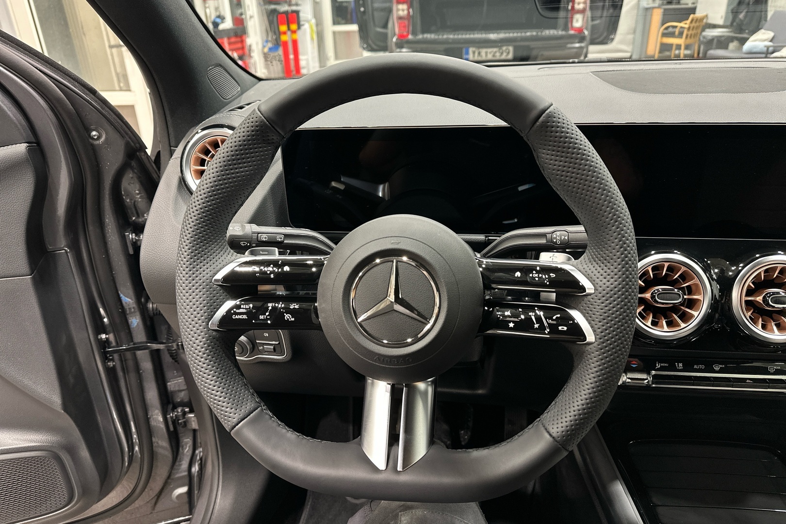 MERCEDES-BENZ EQA 2025