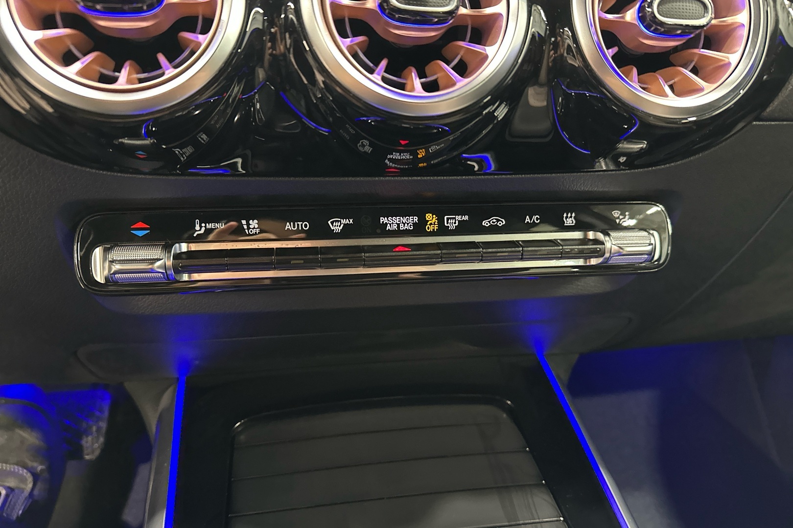 MERCEDES-BENZ EQA 2025