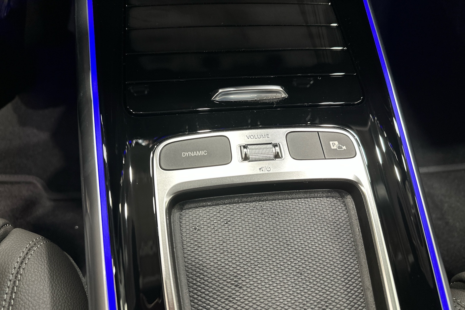 MERCEDES-BENZ EQA 2025