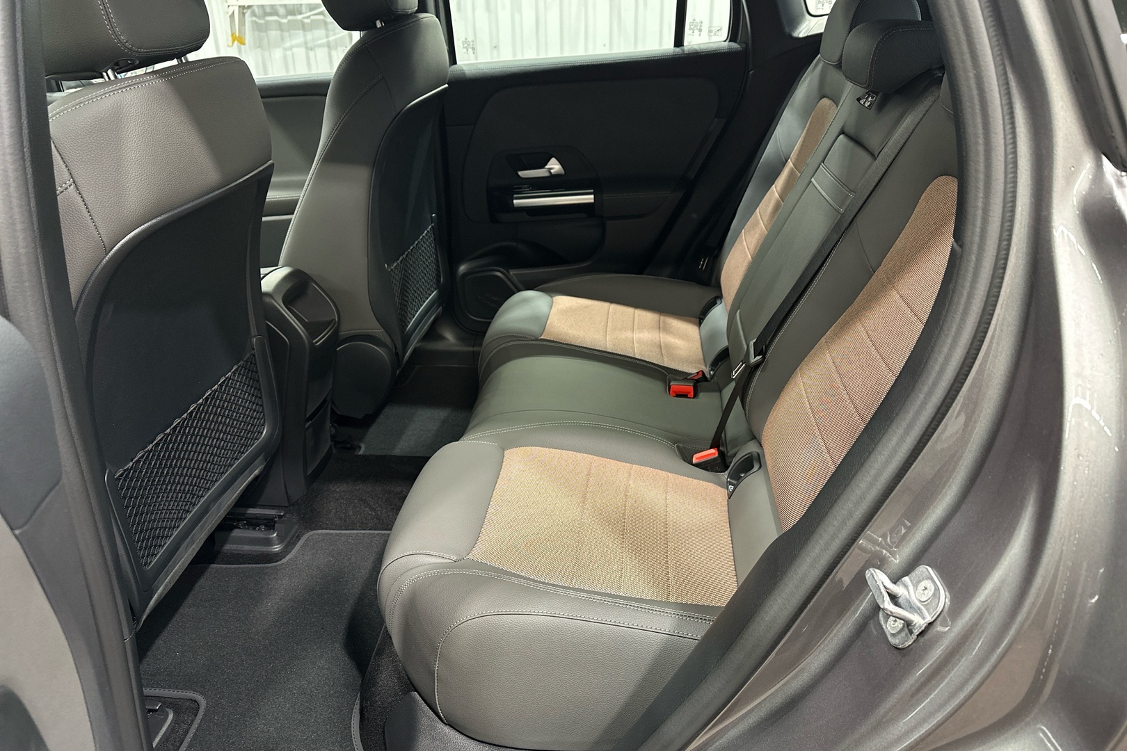 MERCEDES-BENZ EQA 2025