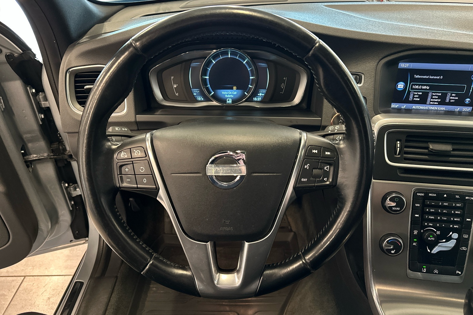 VOLVO V60 2014