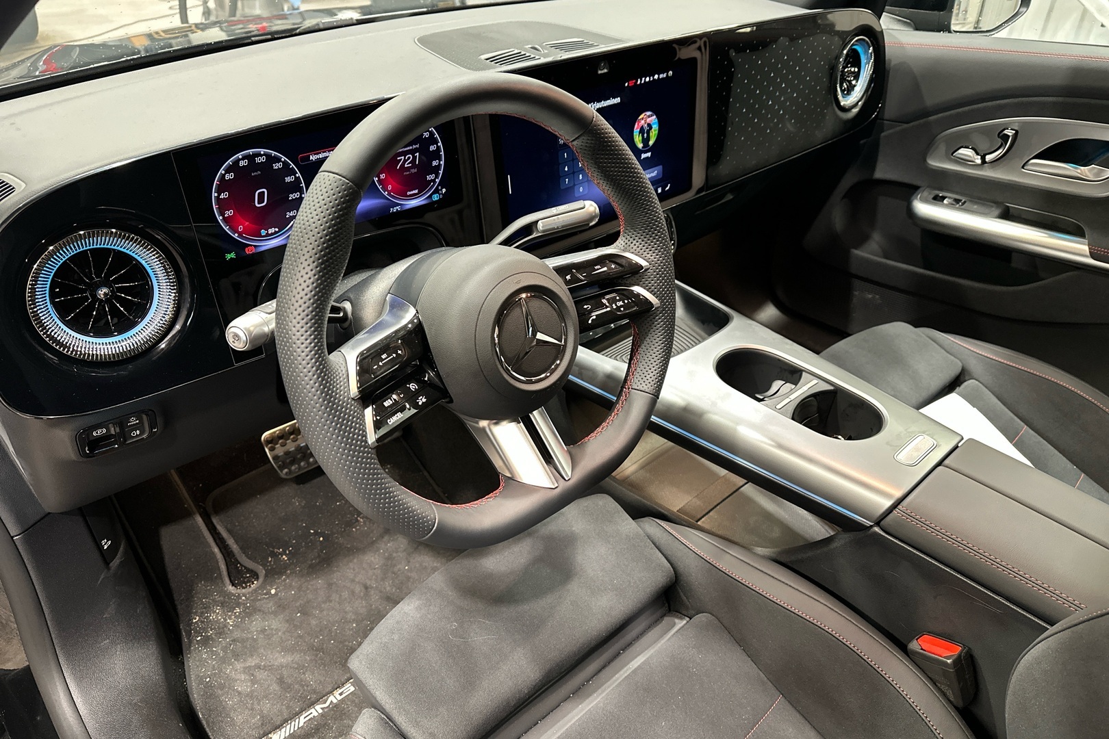 MERCEDES-BENZ CLA 2025