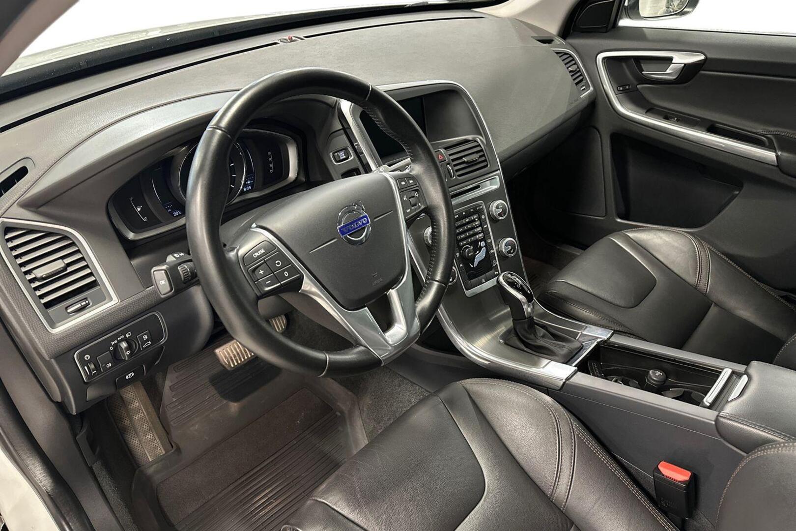 VOLVO XC60 8