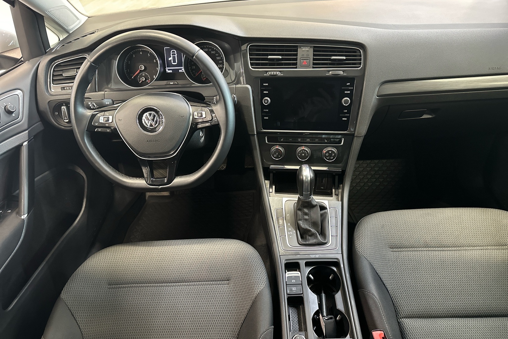 VOLKSWAGEN Golf 2019