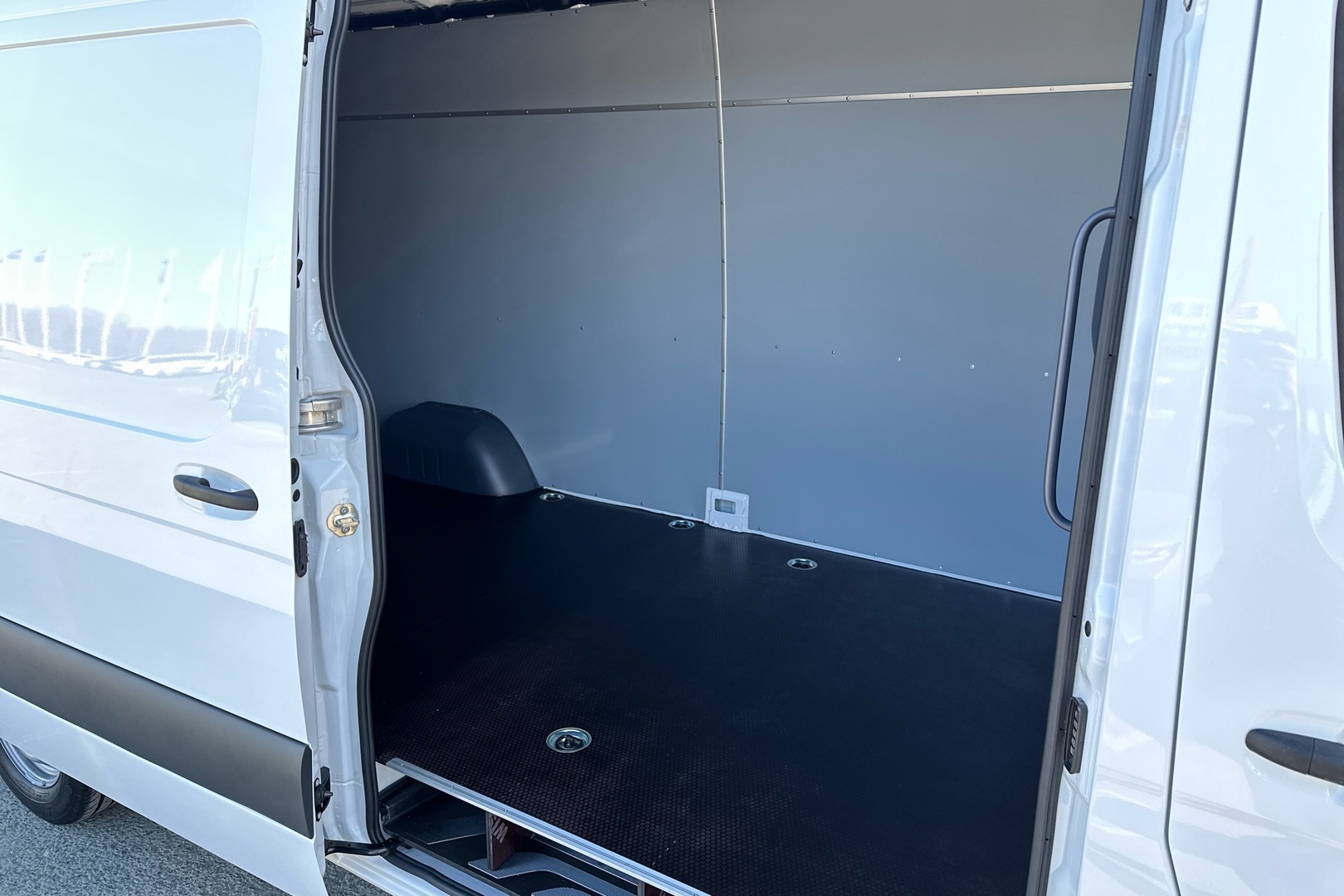 MERCEDES-BENZ Sprinter 2025