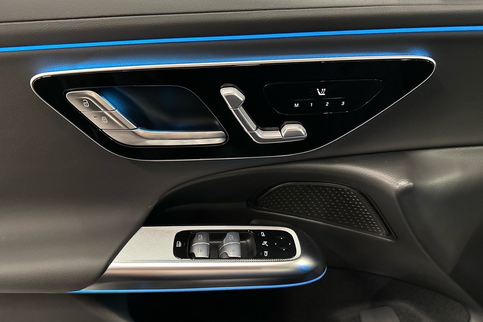 MERCEDES-BENZ E 2025