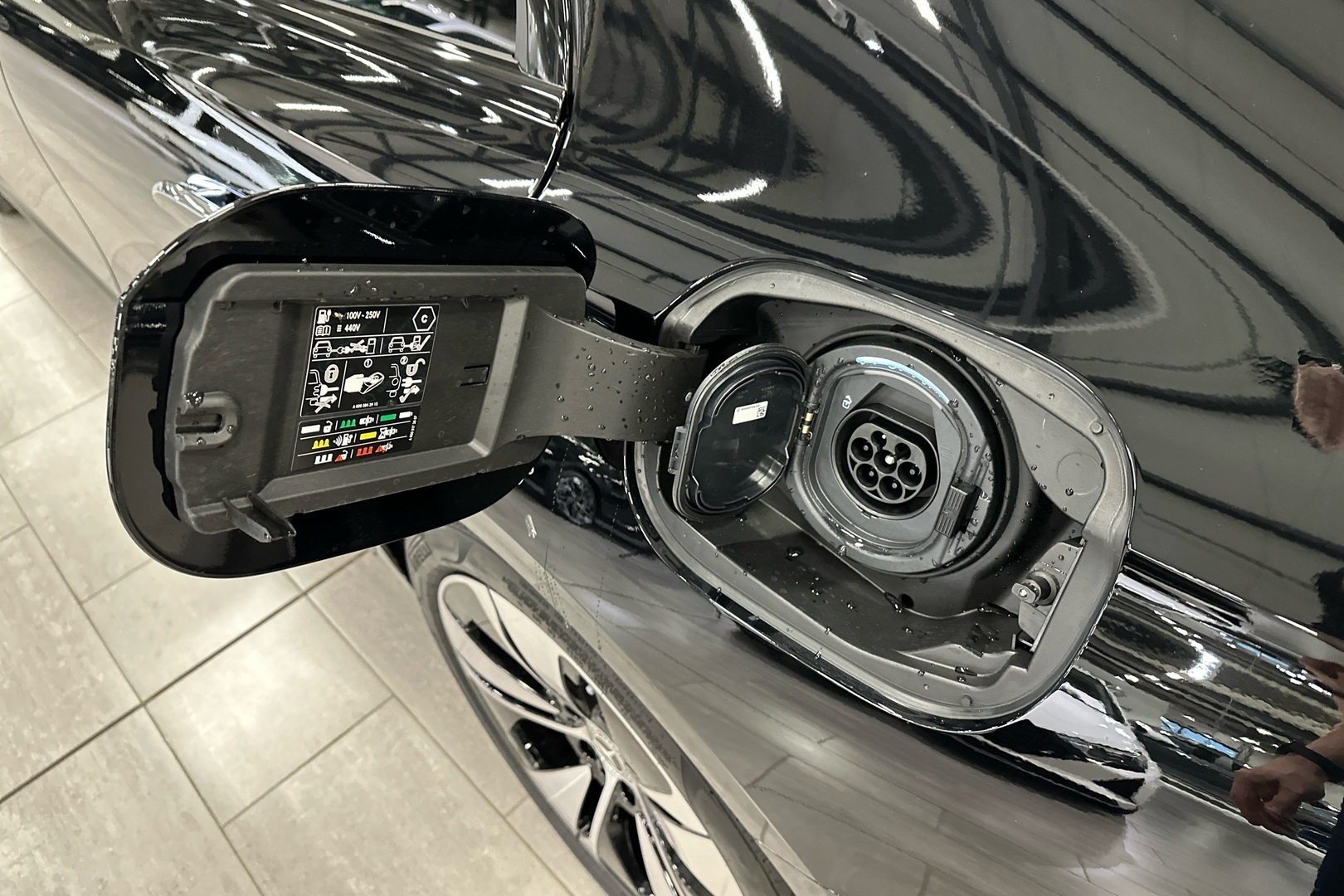 MERCEDES-BENZ E 2025