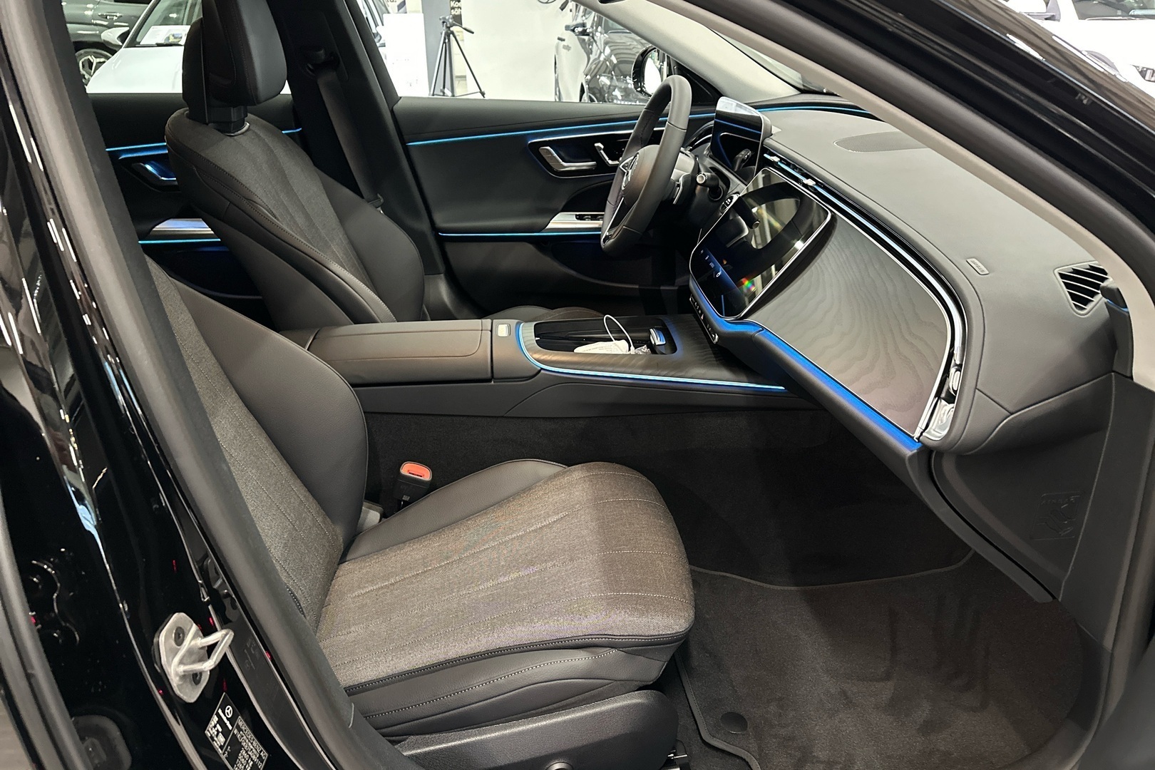 MERCEDES-BENZ E 2025