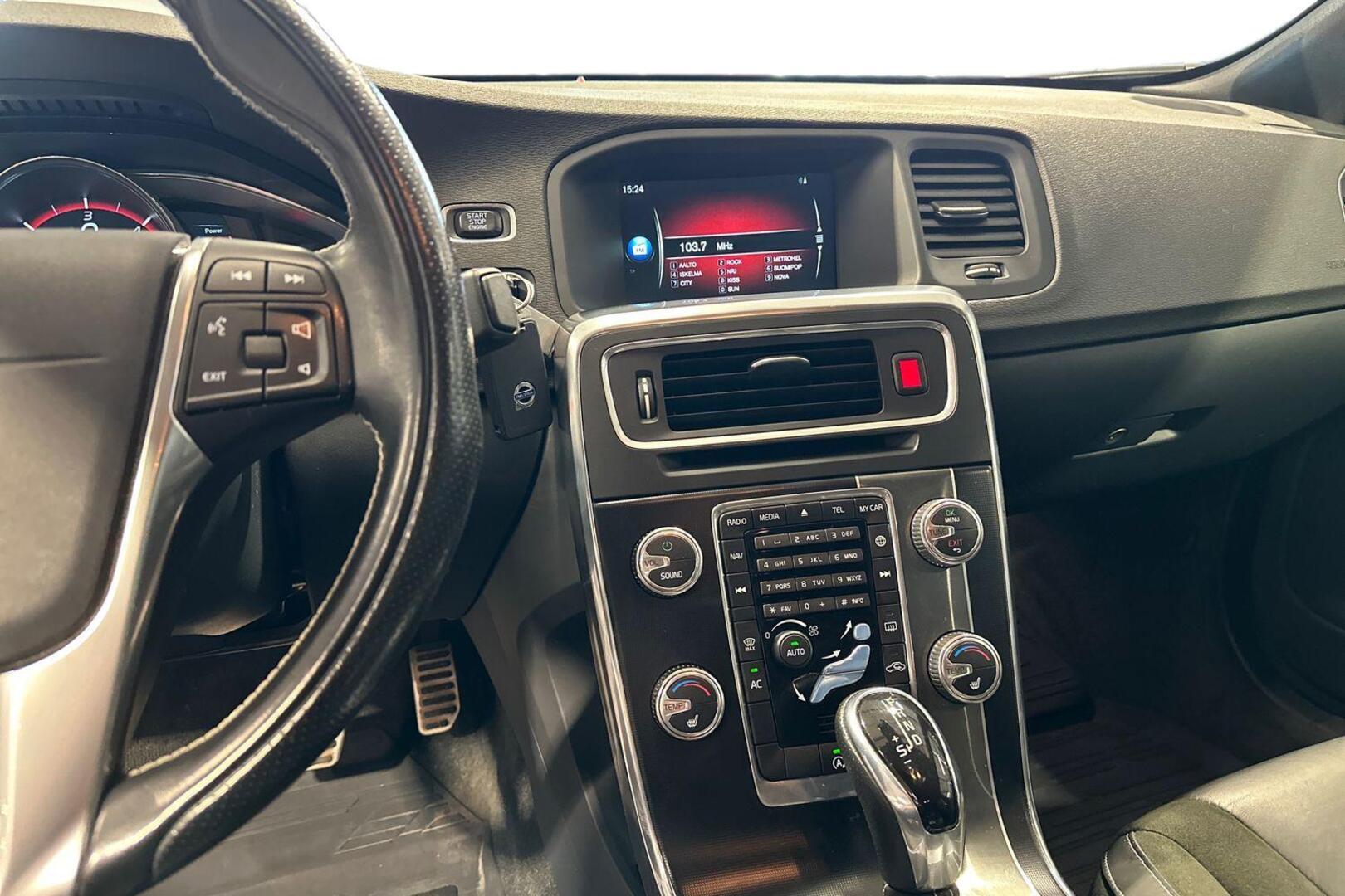 VOLVO S60 2016