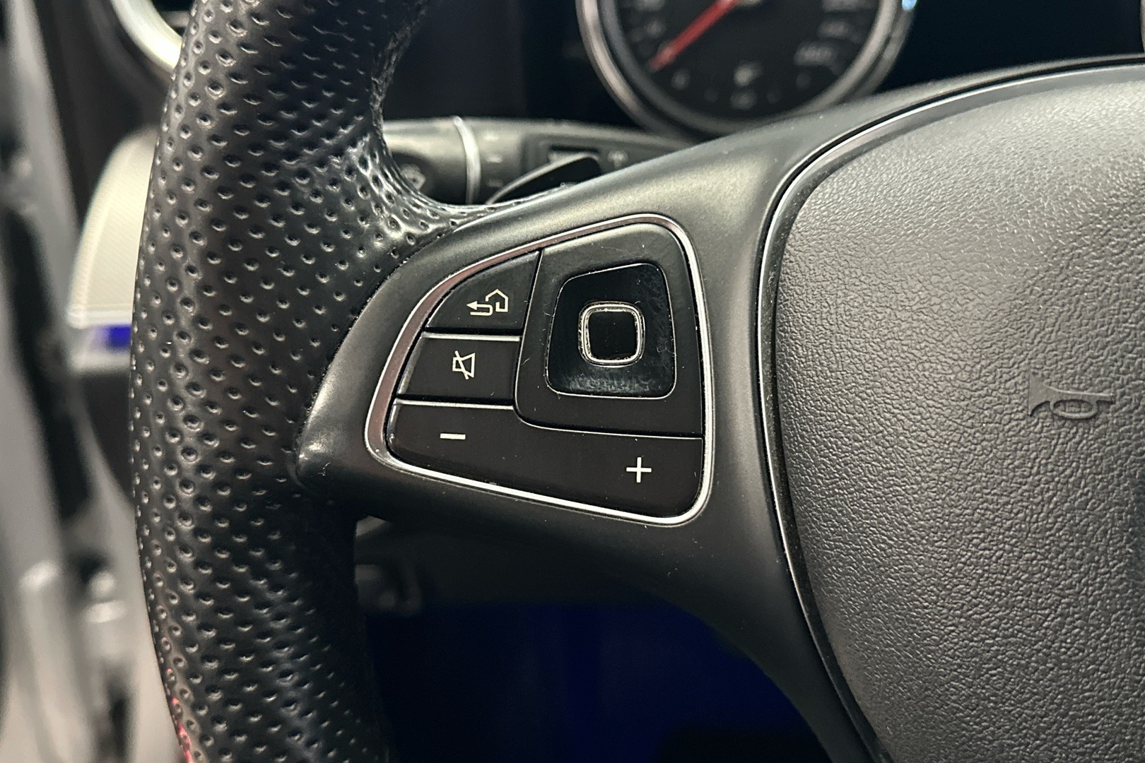 MERCEDES-BENZ E 2017