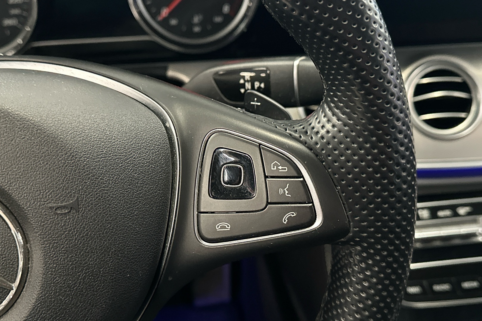 MERCEDES-BENZ E 2017