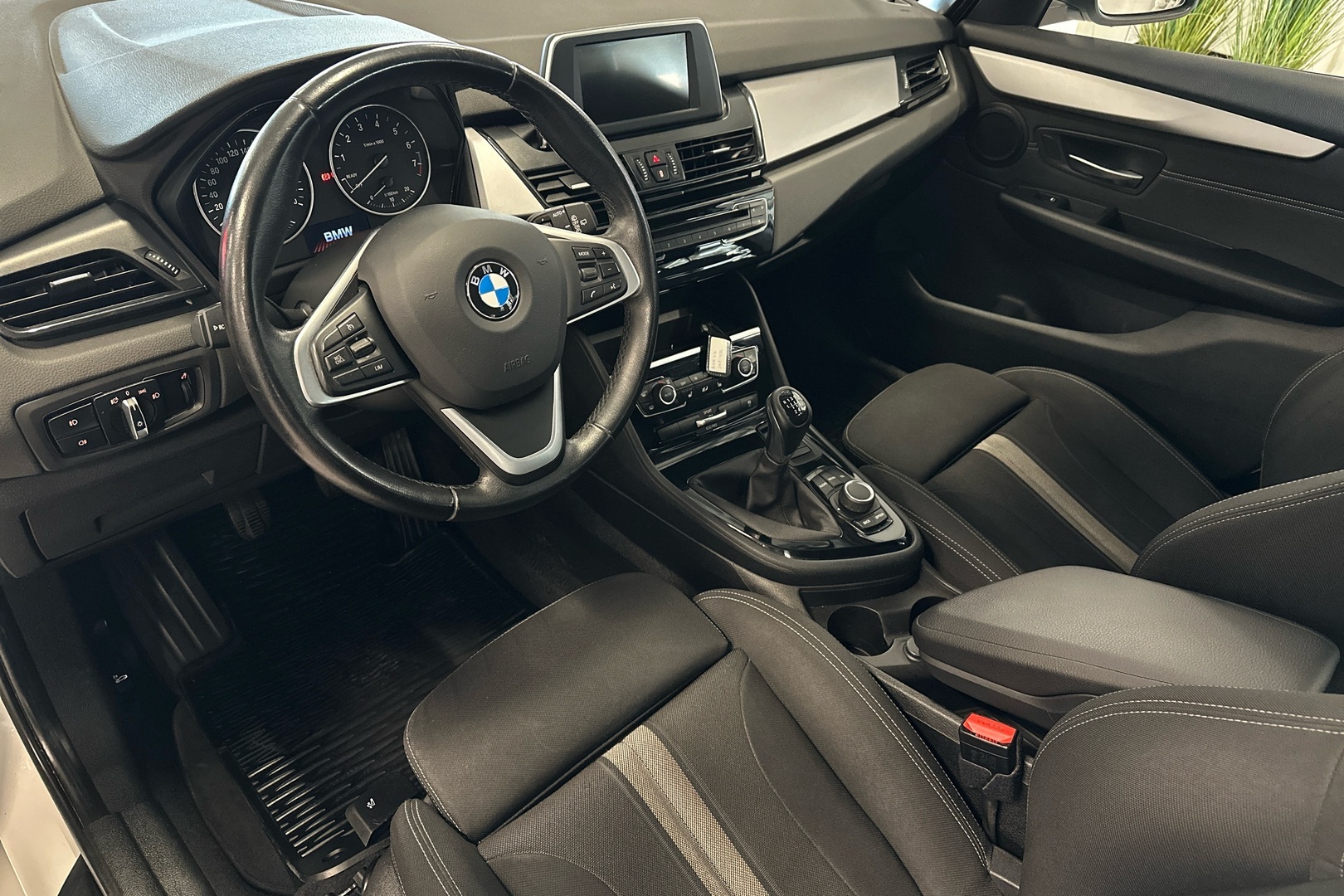 BMW 216 2016