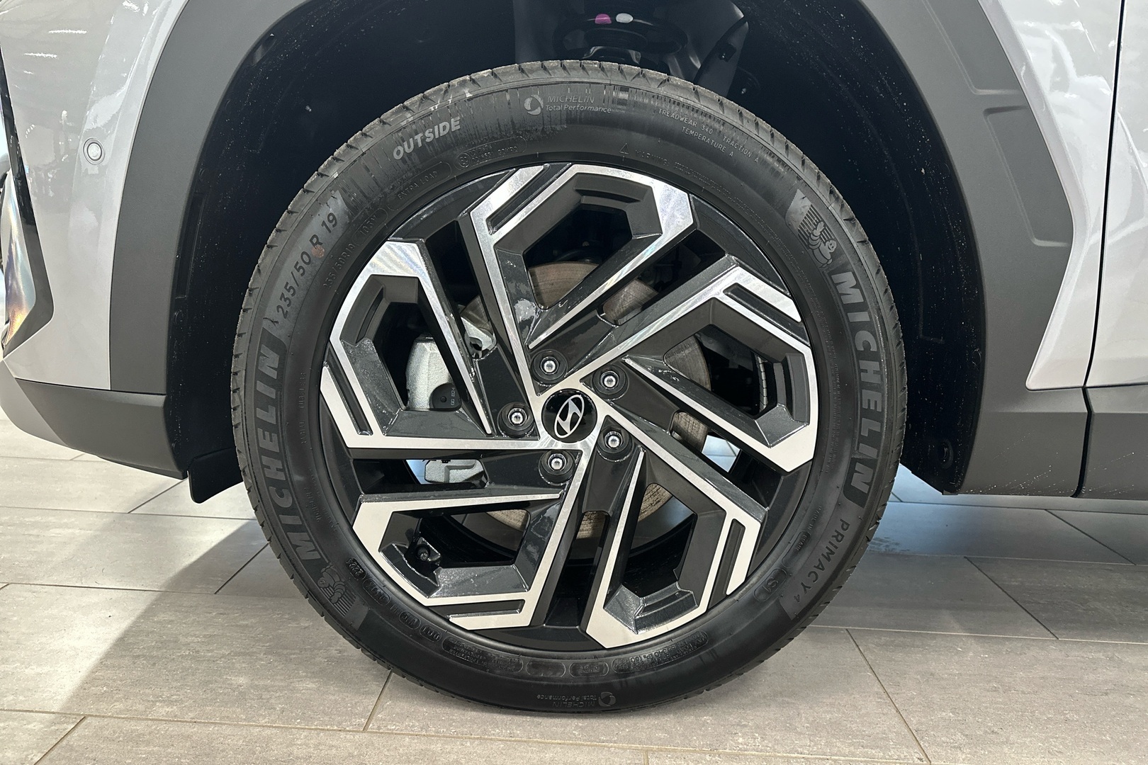 HYUNDAI TUCSON 9