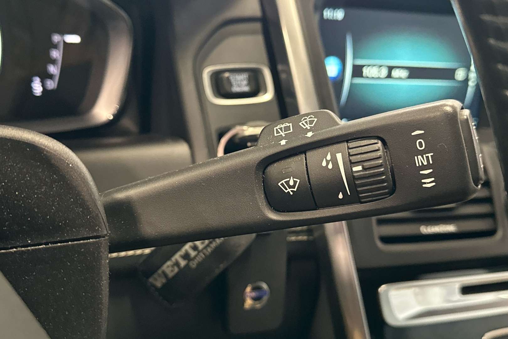 VOLVO XC60 2017