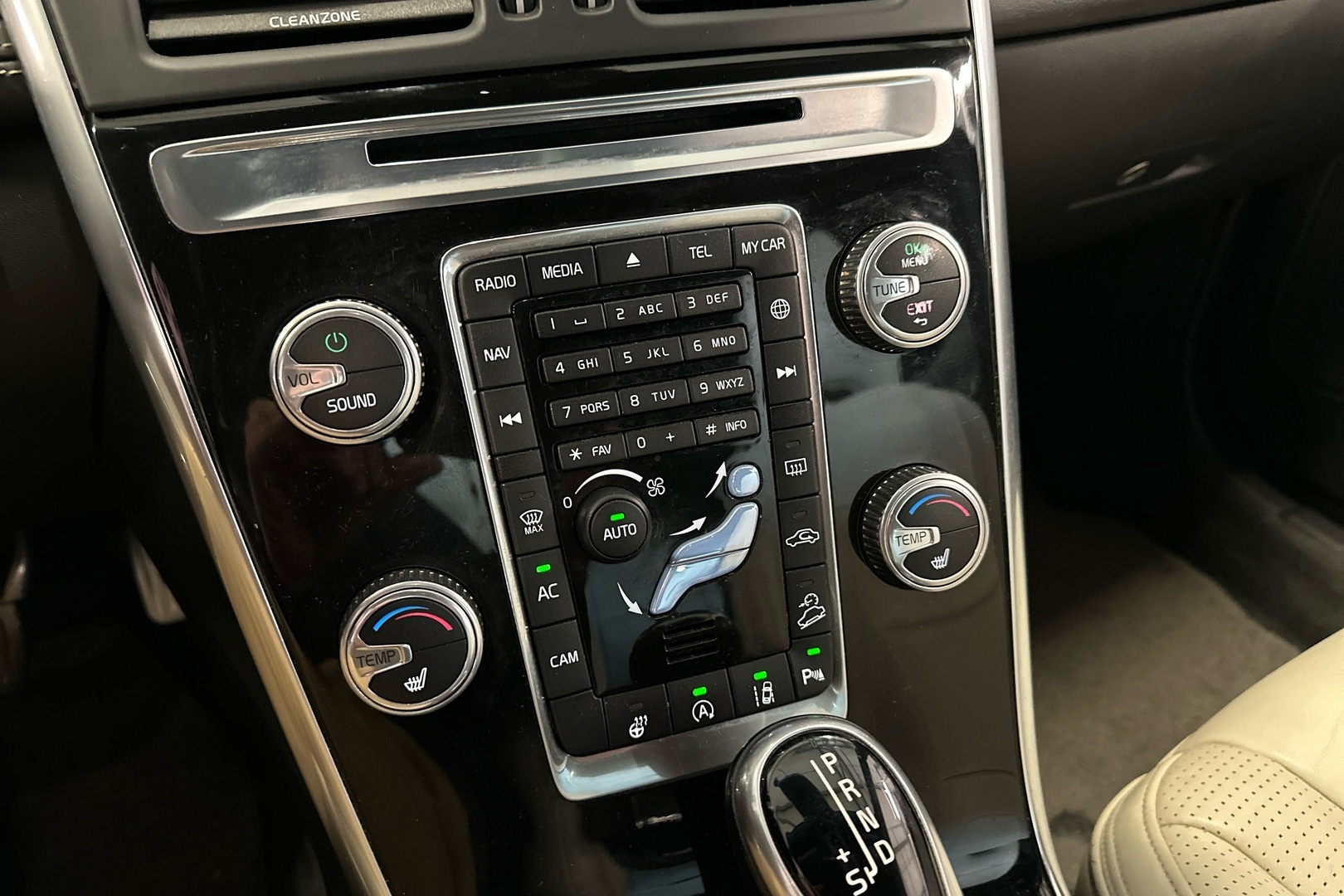 VOLVO XC60 2017