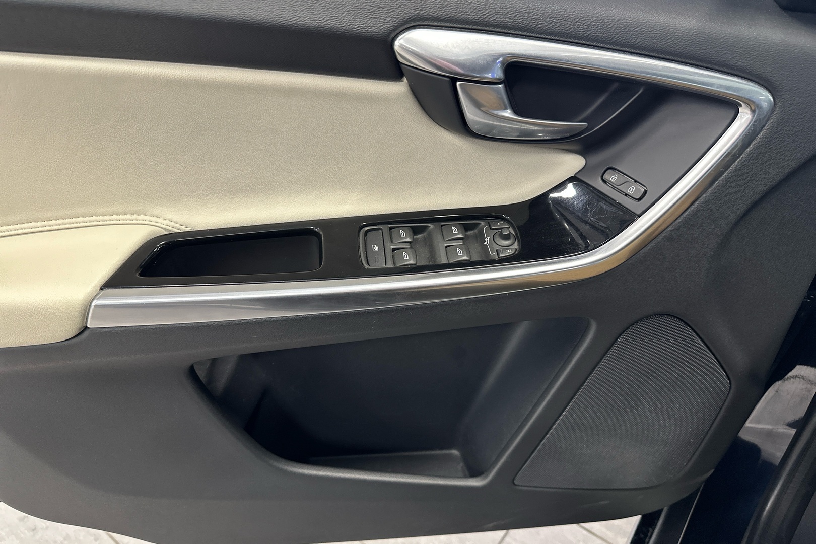 VOLVO XC60 2017