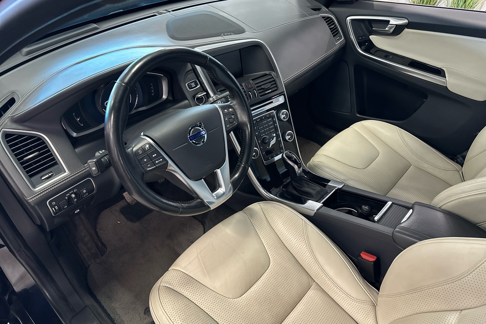 VOLVO XC60 2017