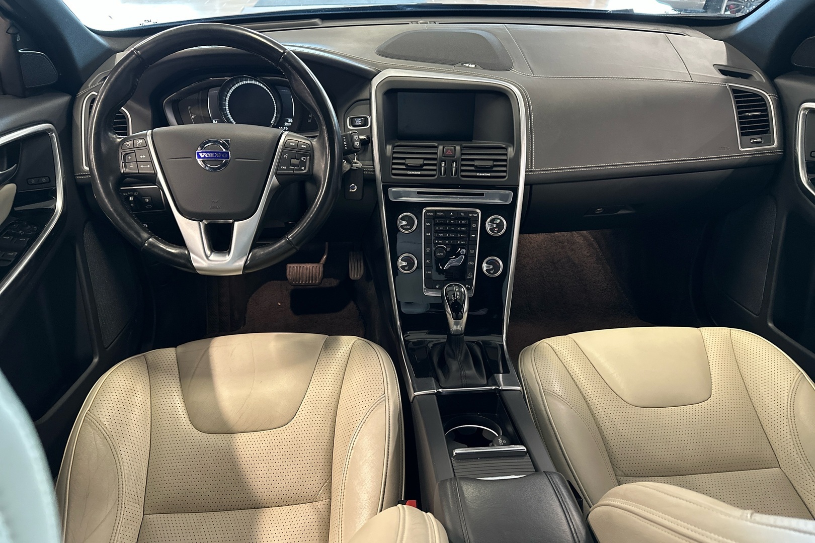 VOLVO XC60 2017