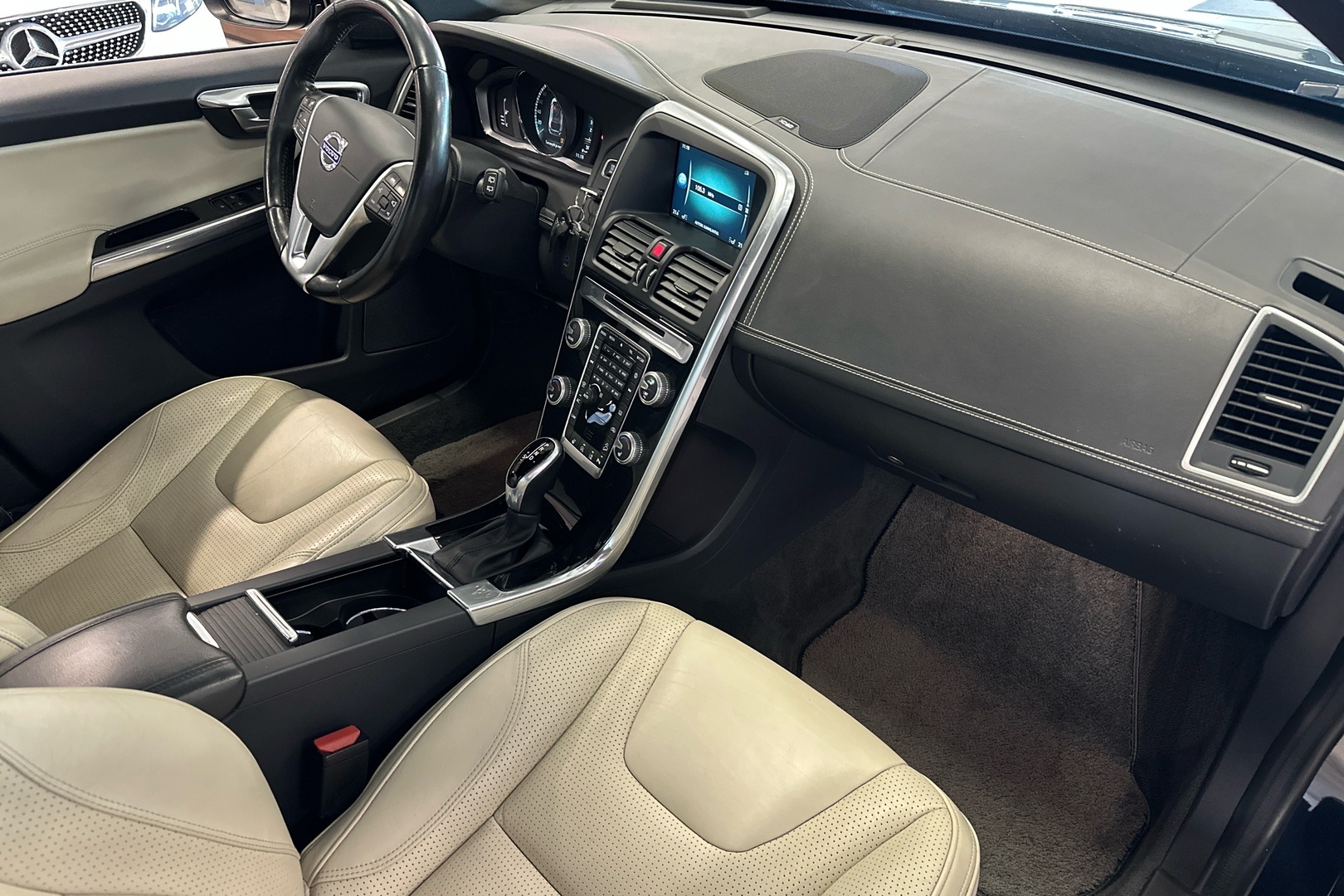 VOLVO XC60 2017