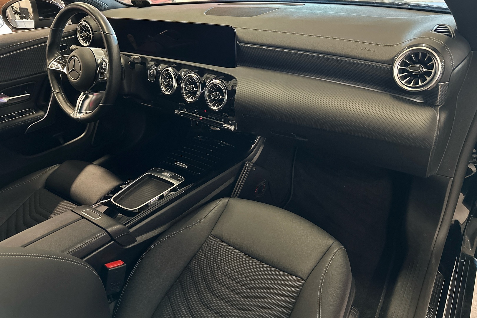MERCEDES-BENZ CLA 2023