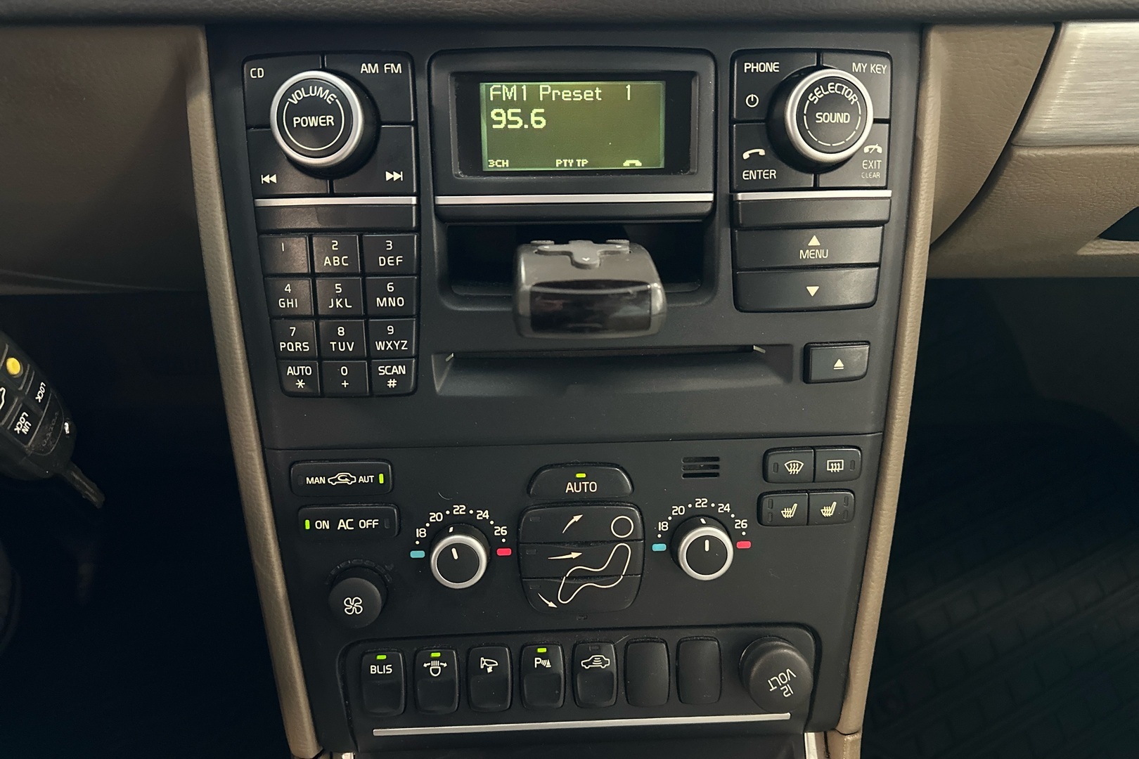 VOLVO XC90 2010