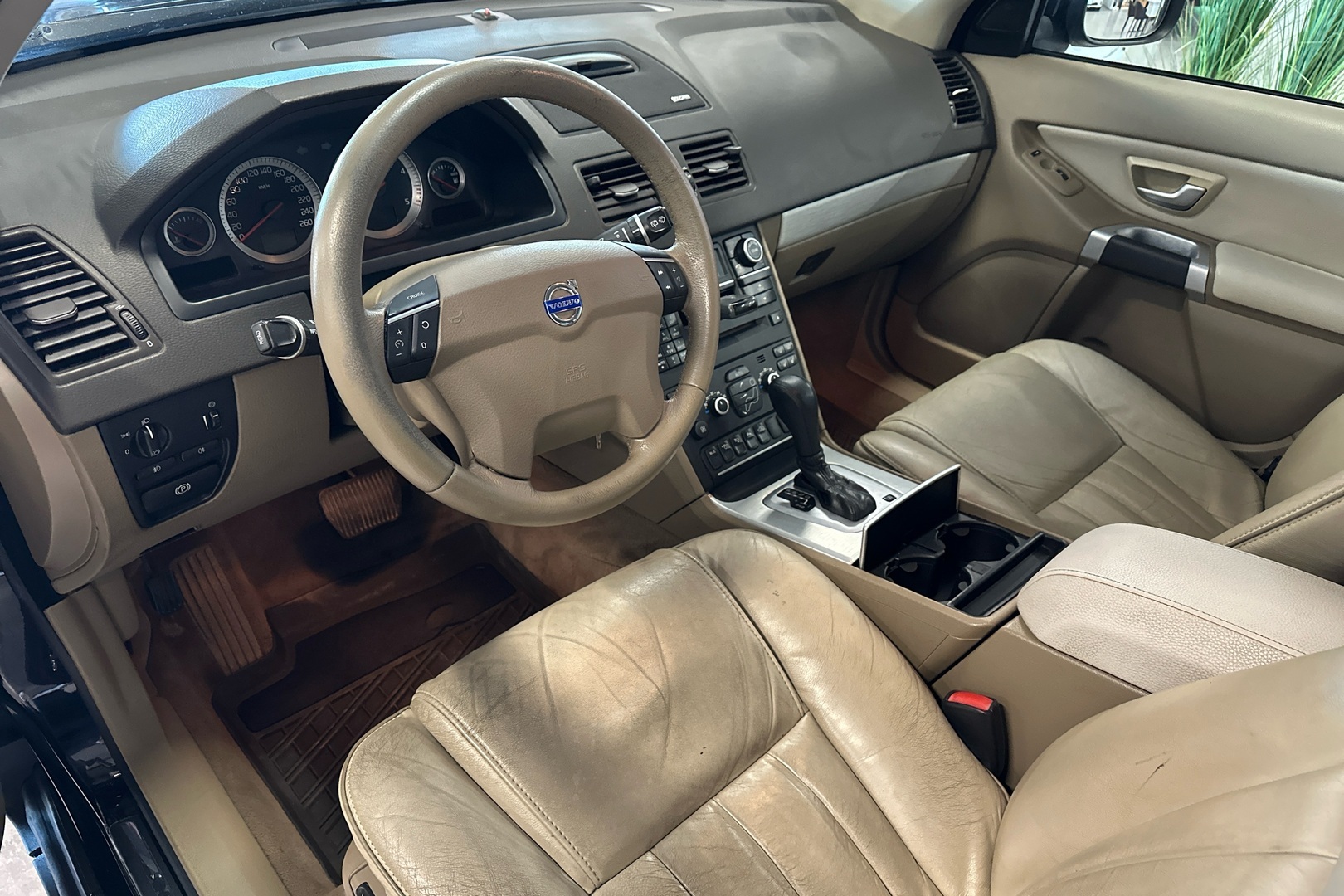 VOLVO XC90 2010