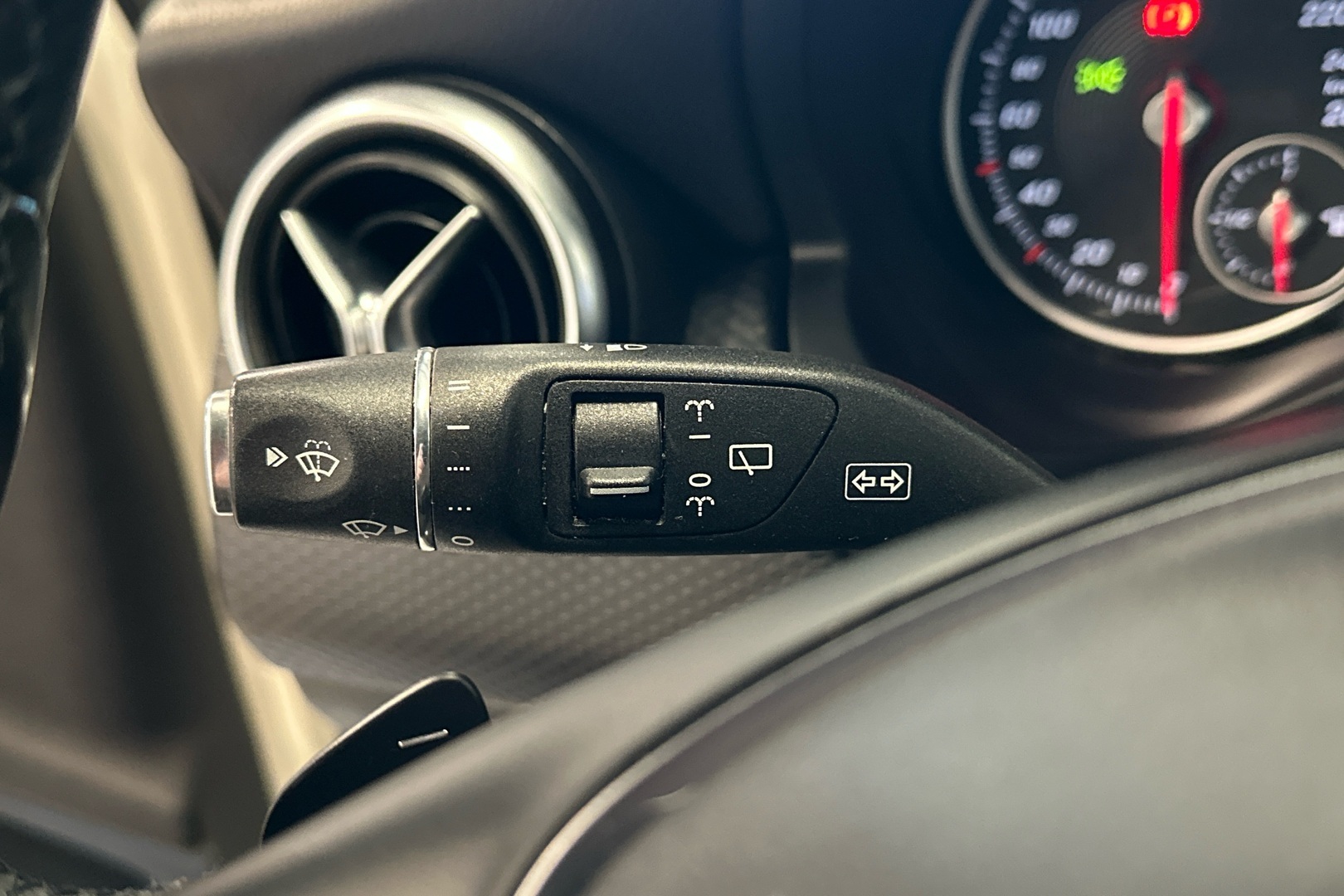 MERCEDES-BENZ A 2016
