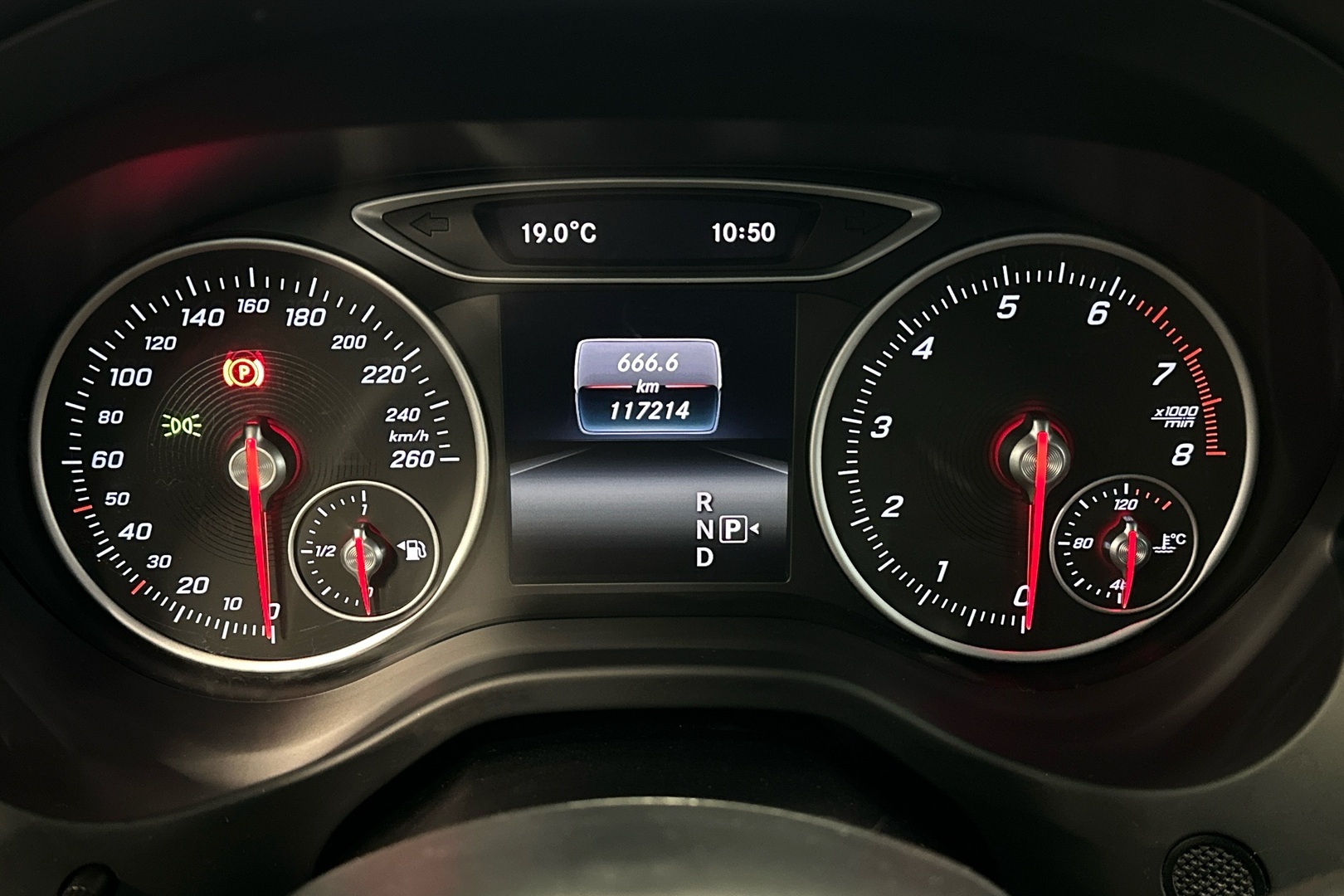 MERCEDES-BENZ A 2016