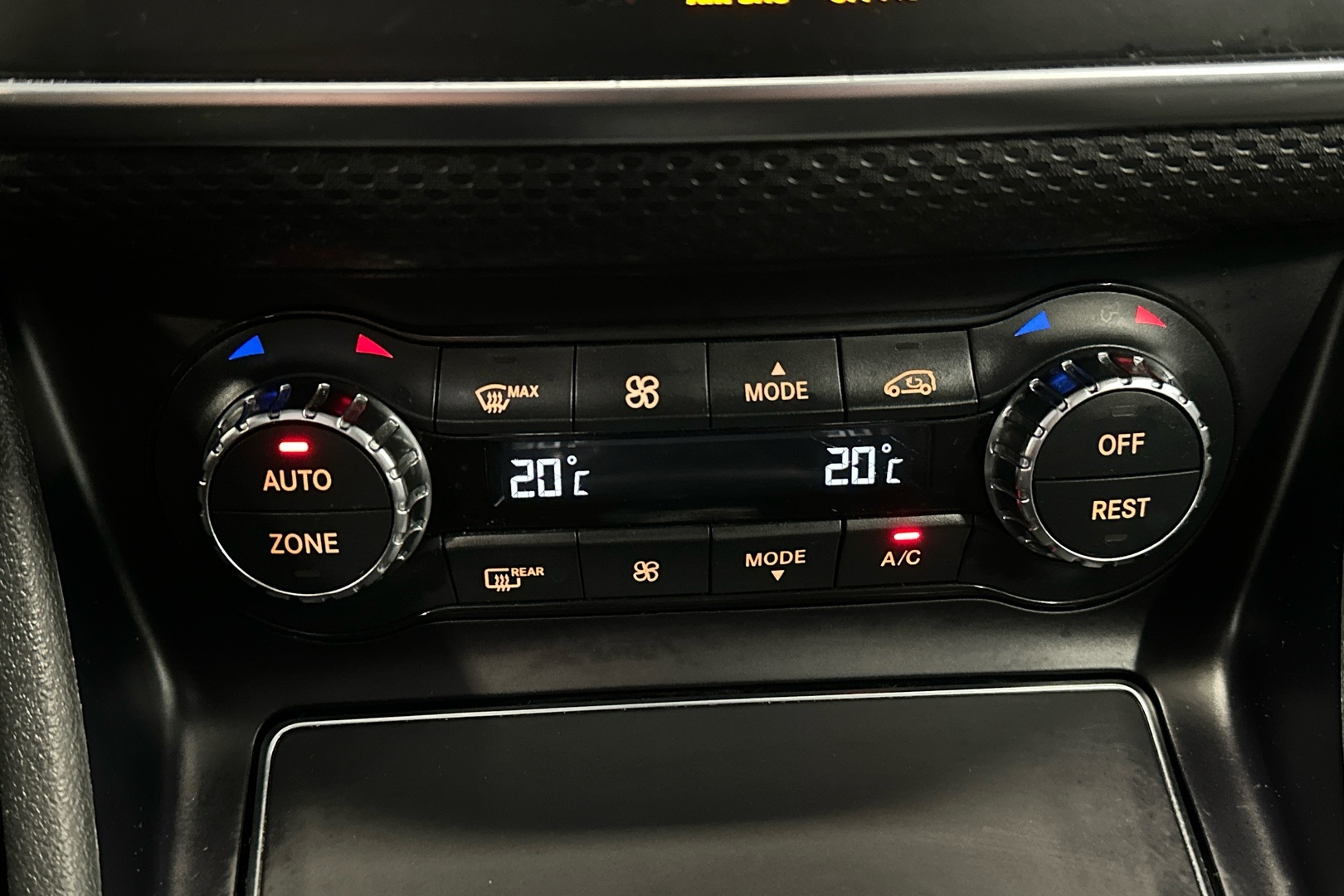 MERCEDES-BENZ A 2016