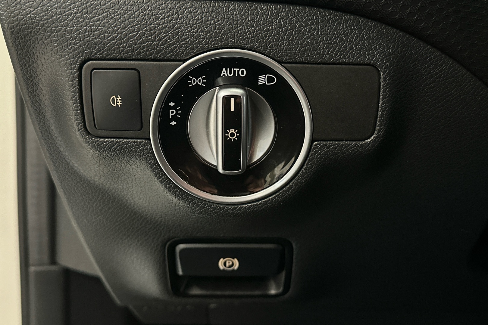 MERCEDES-BENZ A 2016