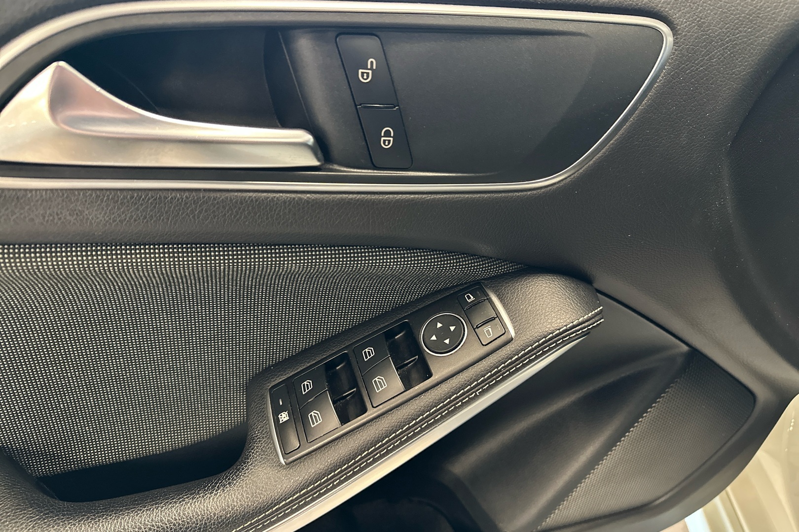 MERCEDES-BENZ A 2016