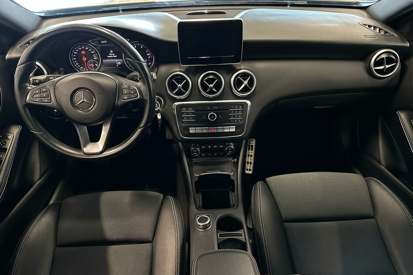 MERCEDES-BENZ A 2016