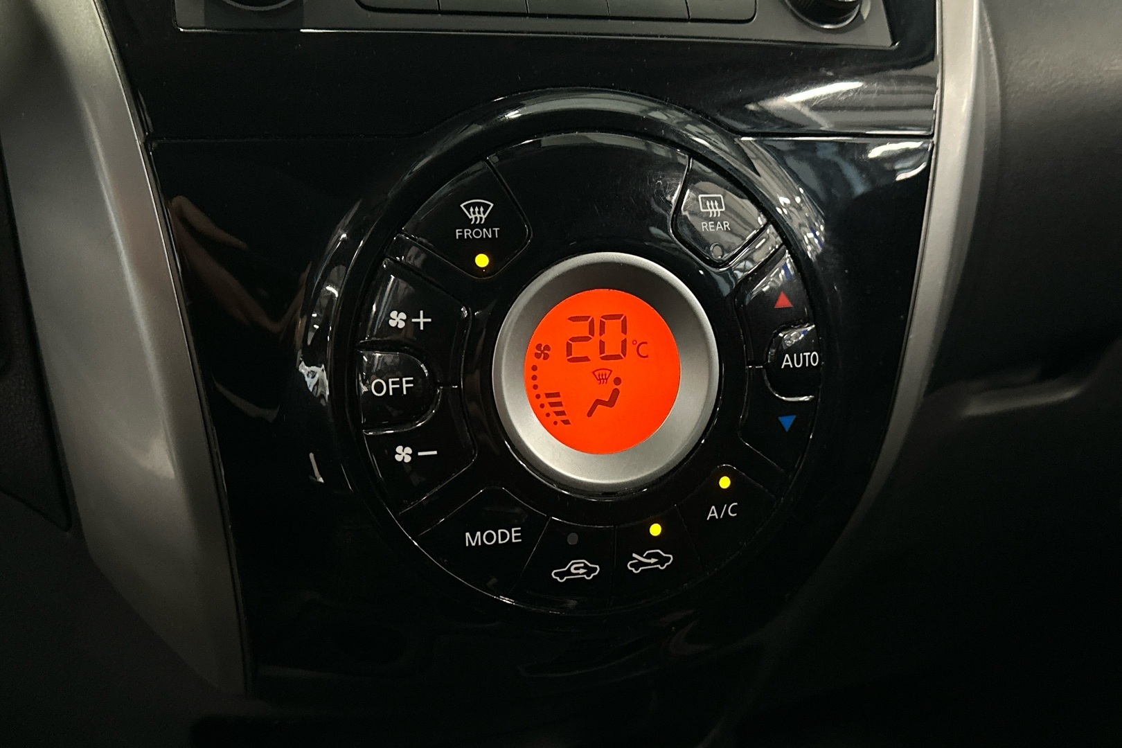 NISSAN Note 2016
