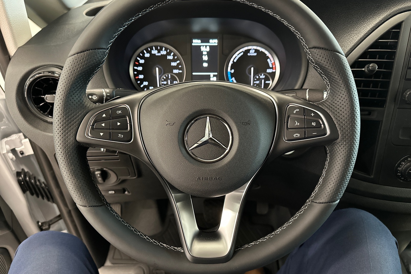 MERCEDES-BENZ Vito 2025