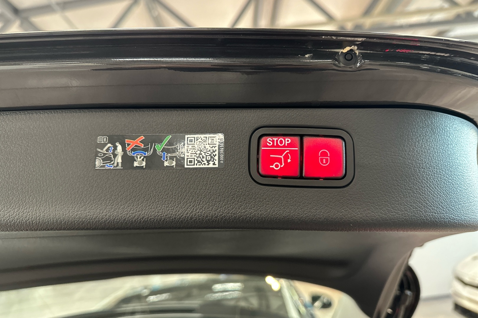 MERCEDES-BENZ C 2024