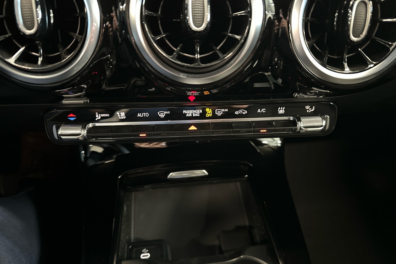 MERCEDES-BENZ CLA 2025