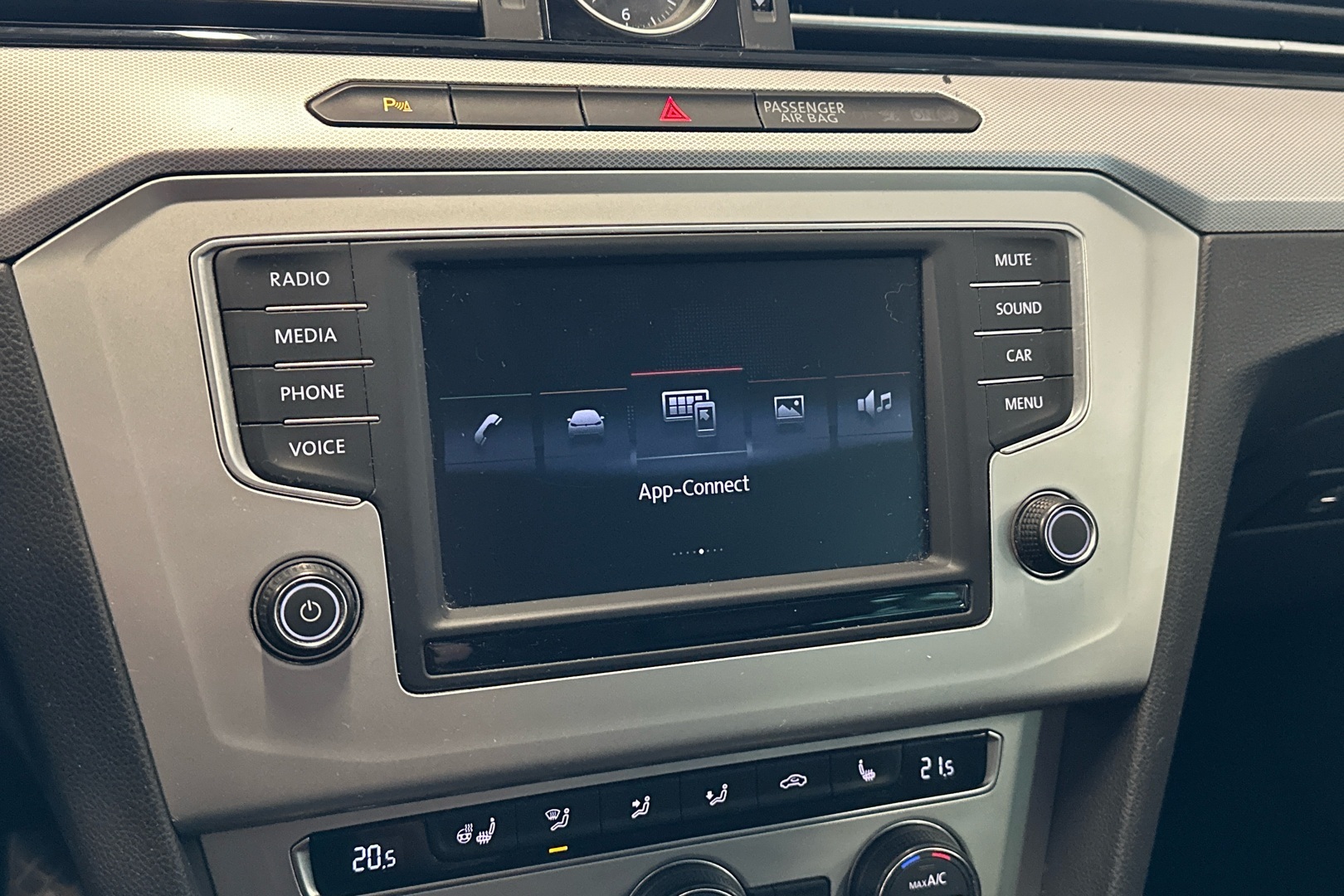 VOLKSWAGEN Passat 2016