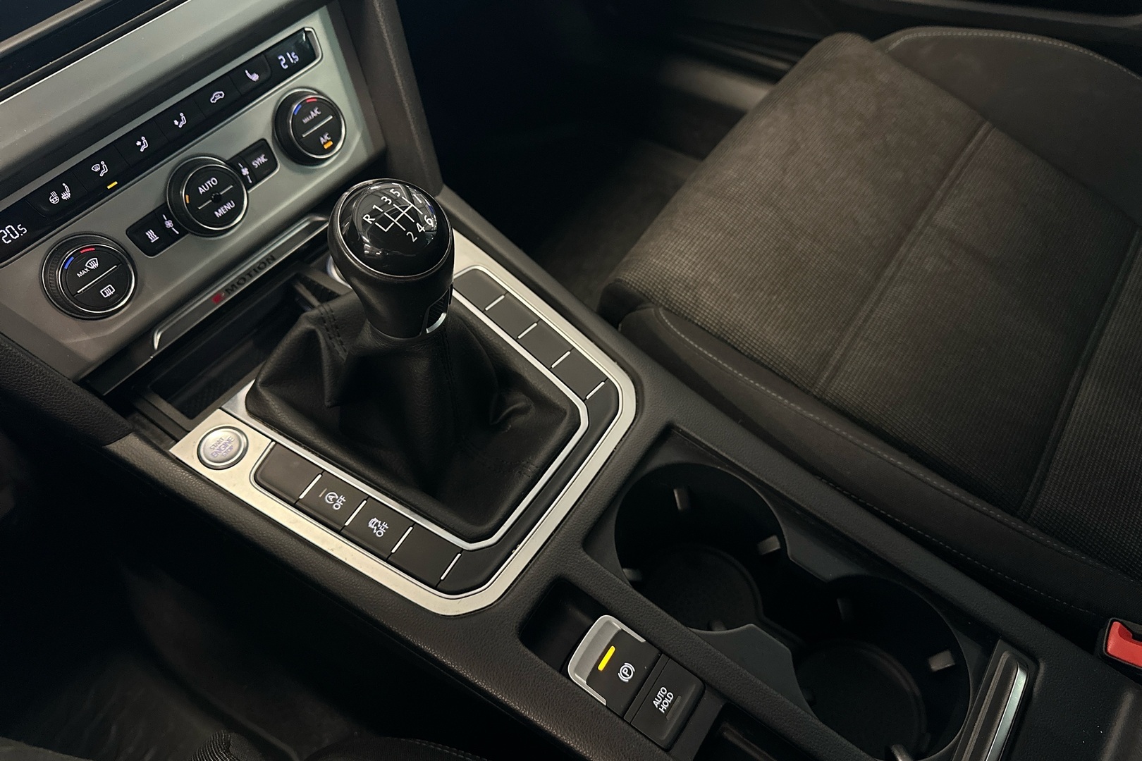 VOLKSWAGEN Passat 2016