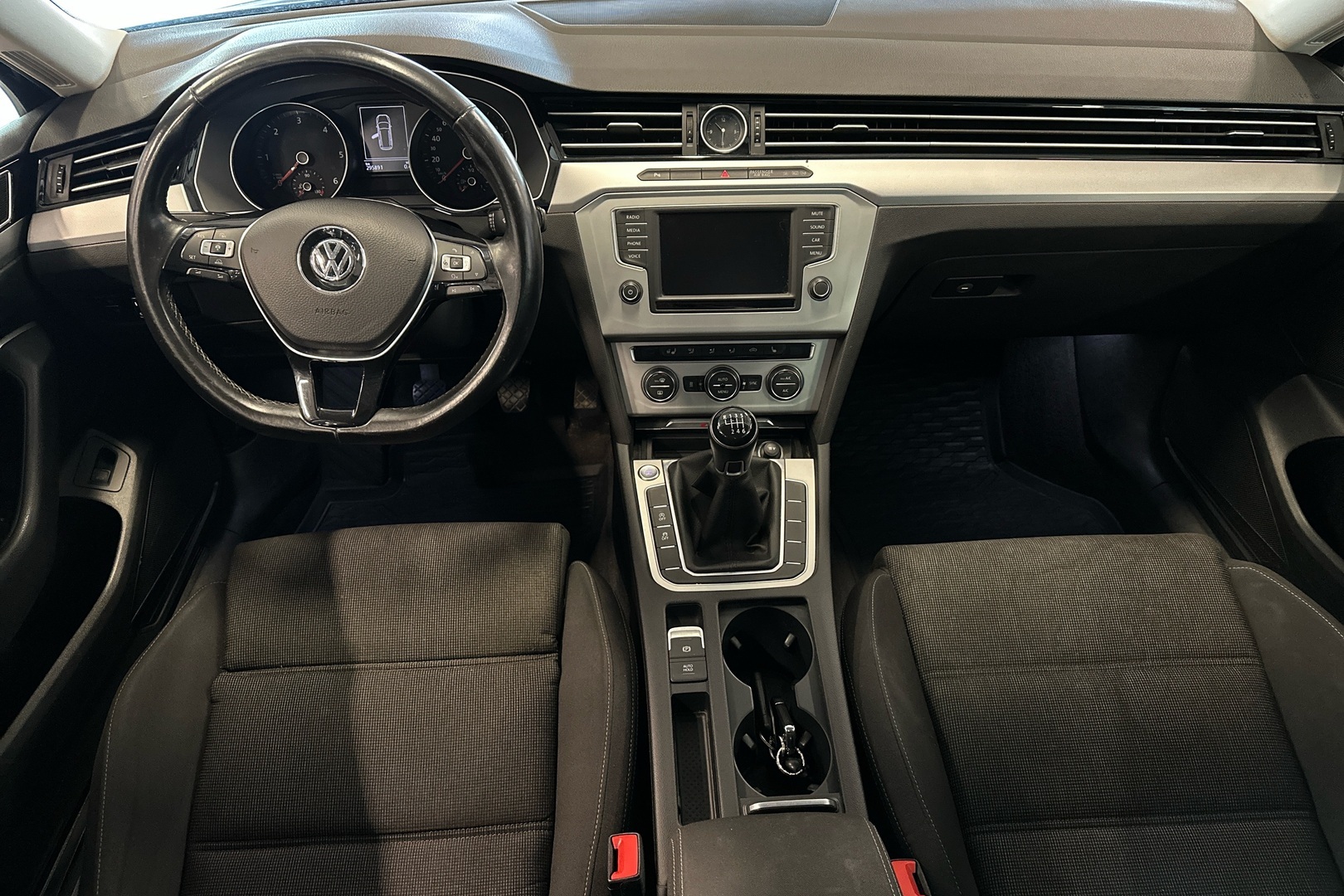 VOLKSWAGEN Passat 2016